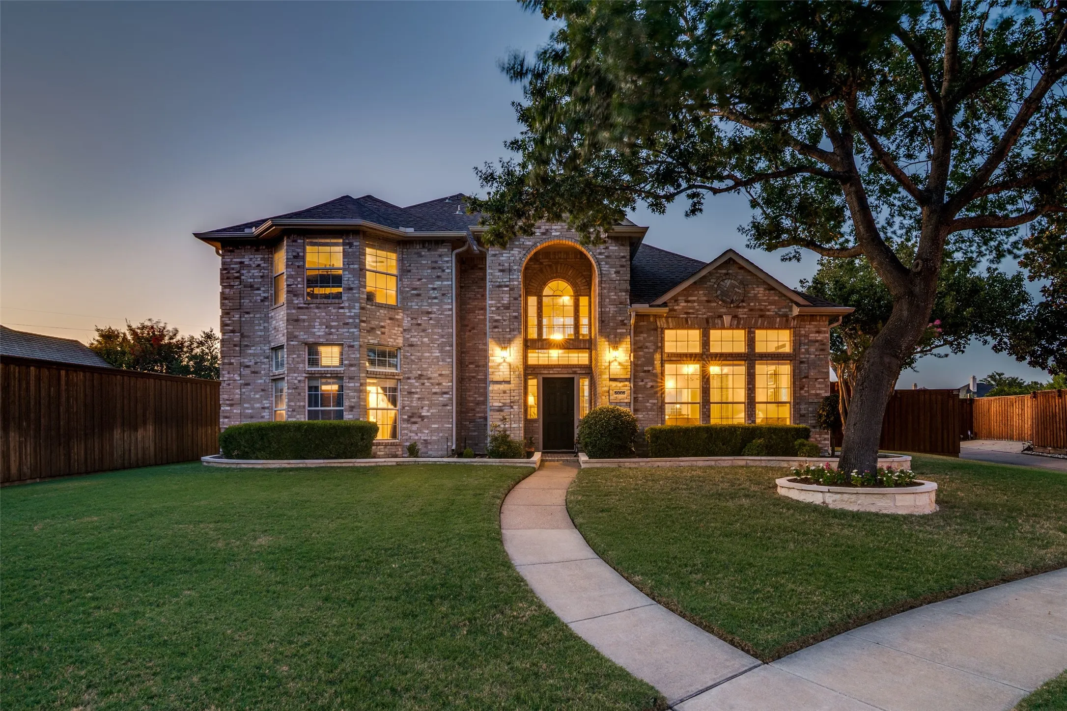 Single Family Residence For Sale in Dallas County , 5005 Harborview Boulevard, Rowlett, Texas 75088, 4 Bedroom, 4 Bathroom, 2 Garage spaces, 3,244 Sqft, built in 1996, mls#21349771, Real Estate Agent in Rowlett, Homes For Sale in Dallas county, Homes For Sale in Rowlett, Realtor in Rowlett Texas, Real Estate Brokerage Independent Realty Texas, Luminita Cordes Realtor
