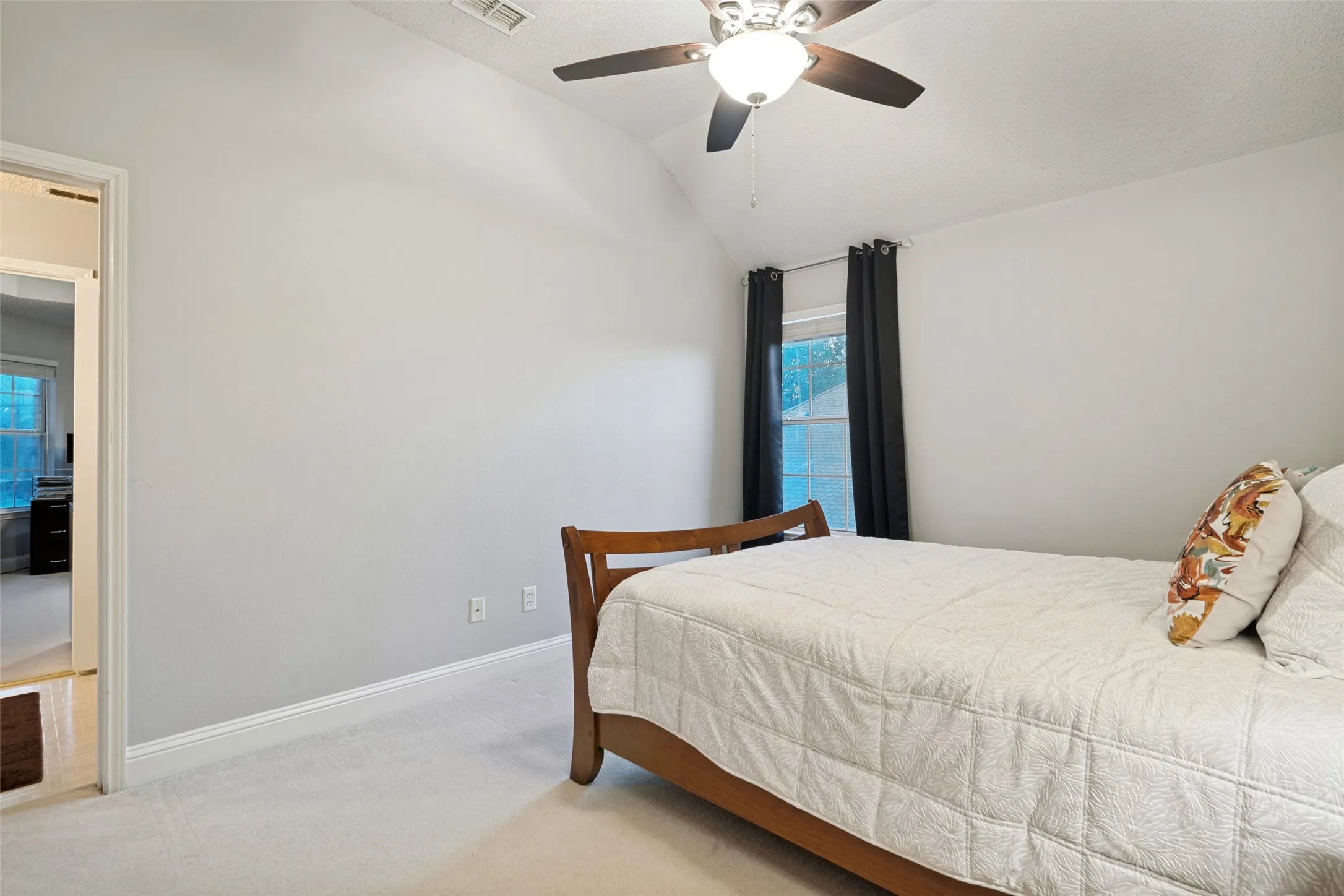 Single Family Residence For Sale in Dallas County , 5005 Harborview Boulevard, Rowlett, Texas 75088, 4 Bedroom, 4 Bathroom, 2 Garage spaces, 3,244 Sqft, built in 1996, mls#21349771, Real Estate Agent in Rowlett, Homes For Sale in Dallas county, Homes For Sale in Rowlett, Realtor in Rowlett Texas, Real Estate Brokerage Independent Realty Texas, Luminita Cordes Realtor