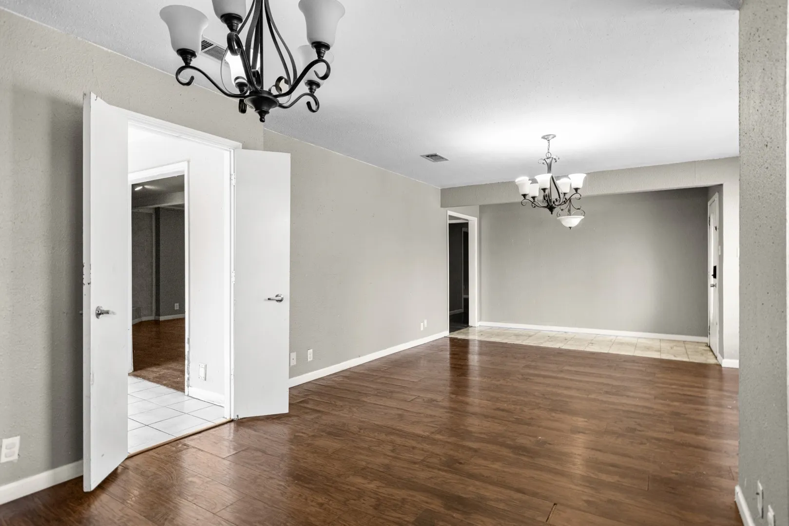 Single Family Residence For Rent in Denton County , 1241 College Parkway, Lewisville, Texas 75077, 4 Bedroom, 2 Bathroom, 2 Garage spaces, 2,197 Sqft, built in 1975, mls#21419597, Real Estate Agent in Lewisville, Homes For Rent in Denton county, Homes For Rent in Lewisville, Realtor in Lewisville Texas, Real Estate Brokerage Independent Realty Texas, Luminita Cordes Realtor