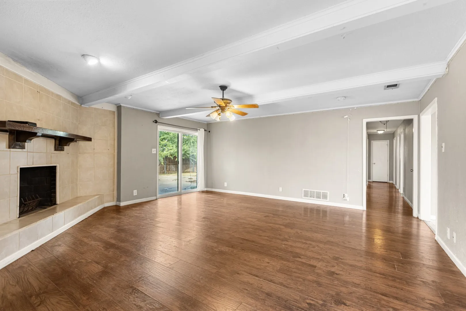 Single Family Residence For Rent in Denton County , 1241 College Parkway, Lewisville, Texas 75077, 4 Bedroom, 2 Bathroom, 2 Garage spaces, 2,197 Sqft, built in 1975, mls#21419597, Real Estate Agent in Lewisville, Homes For Rent in Denton county, Homes For Rent in Lewisville, Realtor in Lewisville Texas, Real Estate Brokerage Independent Realty Texas, Luminita Cordes Realtor