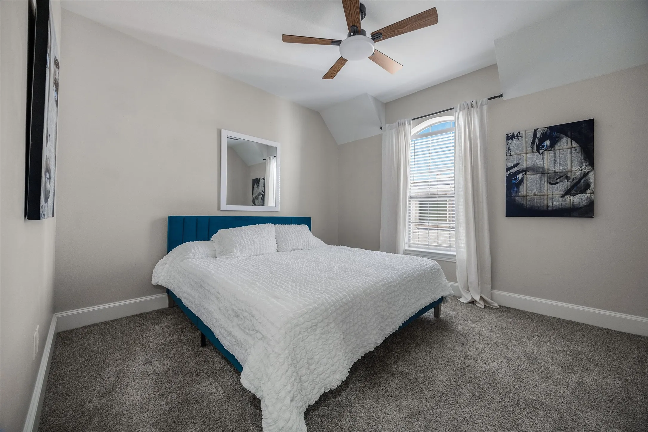Townhouse For Sale in Dallas County , 2707 Gaston Avenue, Dallas, Texas 75226, 3 Bedroom, 5 Bathroom, 2 Garage spaces, 3,511 Sqft, built in 2002, mls#21419393, Real Estate Agent in Dallas, Homes For Sale in Dallas county, Homes For Sale in Dallas, Realtor in Dallas Texas, Real Estate Brokerage Independent Realty Texas, Luminita Cordes Realtor