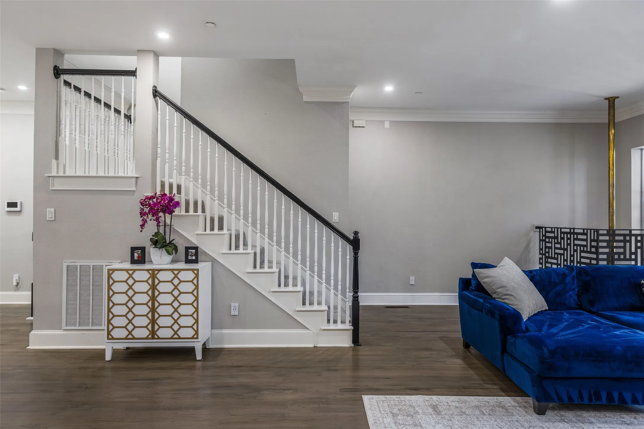 Townhouse For Sale in Dallas County , 2707 Gaston Avenue, Dallas, Texas 75226, 3 Bedroom, 5 Bathroom, 2 Garage spaces, 3,511 Sqft, built in 2002, mls#21419393, Real Estate Agent in Dallas, Homes For Sale in Dallas county, Homes For Sale in Dallas, Realtor in Dallas Texas, Real Estate Brokerage Independent Realty Texas, Luminita Cordes Realtor