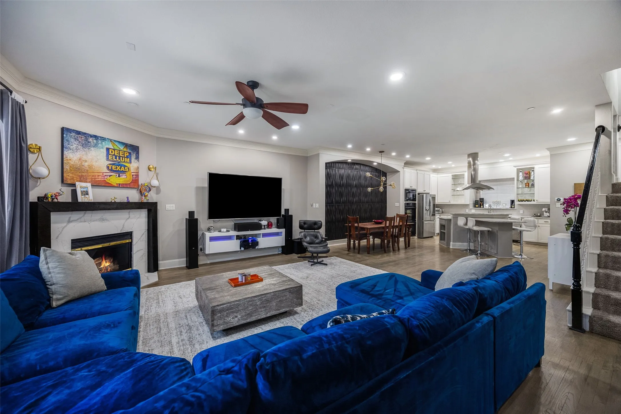 Townhouse For Sale in Dallas County , 2707 Gaston Avenue, Dallas, Texas 75226, 3 Bedroom, 5 Bathroom, 2 Garage spaces, 3,511 Sqft, built in 2002, mls#21419393, Real Estate Agent in Dallas, Homes For Sale in Dallas county, Homes For Sale in Dallas, Realtor in Dallas Texas, Real Estate Brokerage Independent Realty Texas, Luminita Cordes Realtor