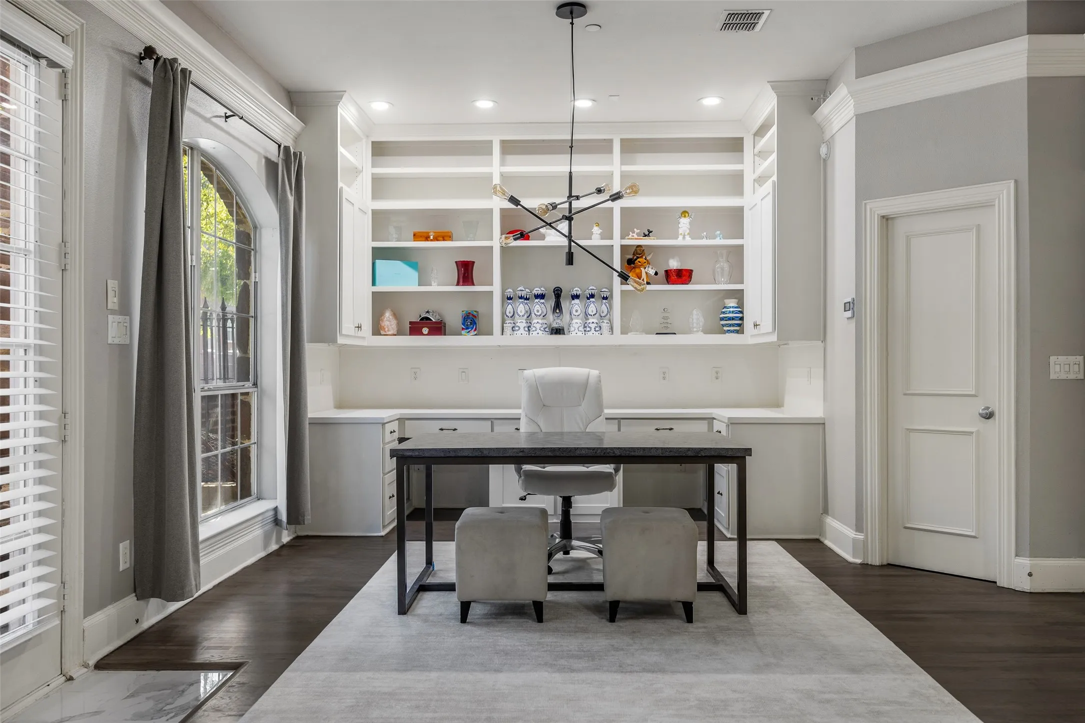 Townhouse For Sale in Dallas County , 2707 Gaston Avenue, Dallas, Texas 75226, 3 Bedroom, 5 Bathroom, 2 Garage spaces, 3,511 Sqft, built in 2002, mls#21419393, Real Estate Agent in Dallas, Homes For Sale in Dallas county, Homes For Sale in Dallas, Realtor in Dallas Texas, Real Estate Brokerage Independent Realty Texas, Luminita Cordes Realtor