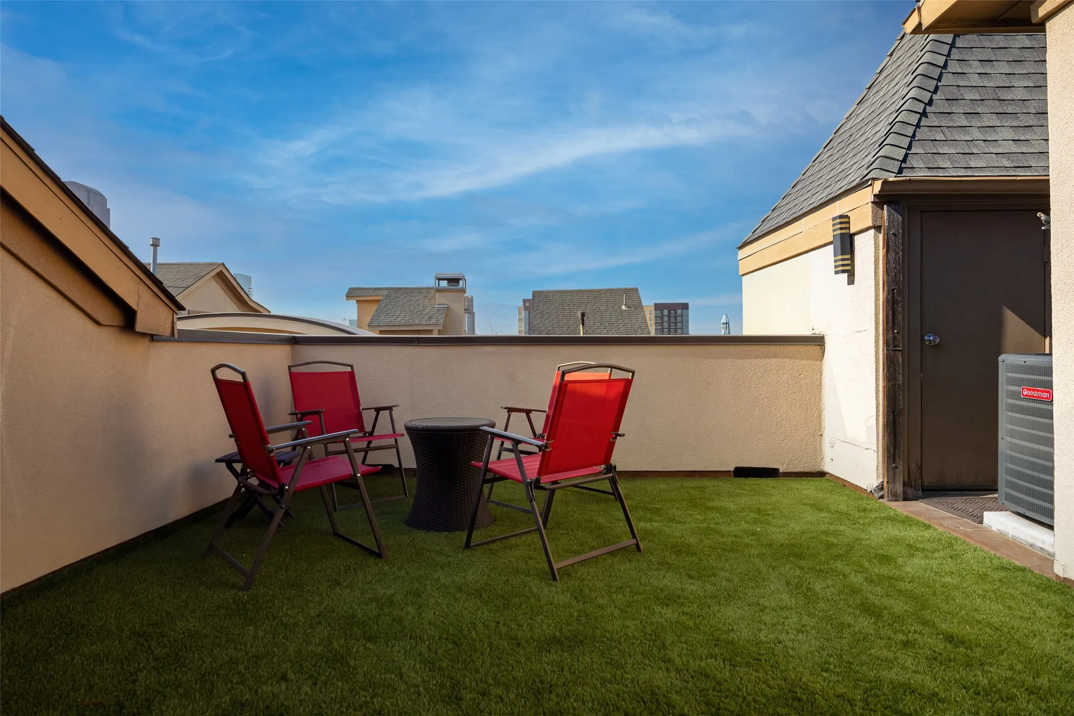 Townhouse For Sale in Dallas County , 2707 Gaston Avenue, Dallas, Texas 75226, 3 Bedroom, 5 Bathroom, 2 Garage spaces, 3,511 Sqft, built in 2002, mls#21419393, Real Estate Agent in Dallas, Homes For Sale in Dallas county, Homes For Sale in Dallas, Realtor in Dallas Texas, Real Estate Brokerage Independent Realty Texas, Luminita Cordes Realtor