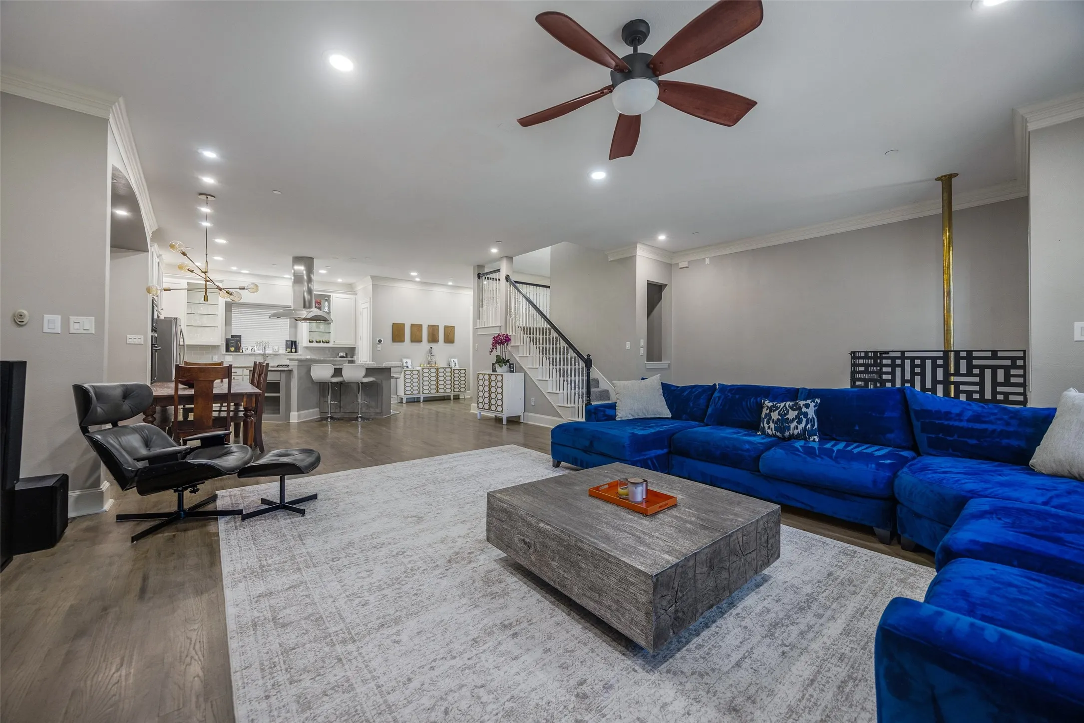Townhouse For Sale in Dallas County , 2707 Gaston Avenue, Dallas, Texas 75226, 3 Bedroom, 5 Bathroom, 2 Garage spaces, 3,511 Sqft, built in 2002, mls#21419393, Real Estate Agent in Dallas, Homes For Sale in Dallas county, Homes For Sale in Dallas, Realtor in Dallas Texas, Real Estate Brokerage Independent Realty Texas, Luminita Cordes Realtor