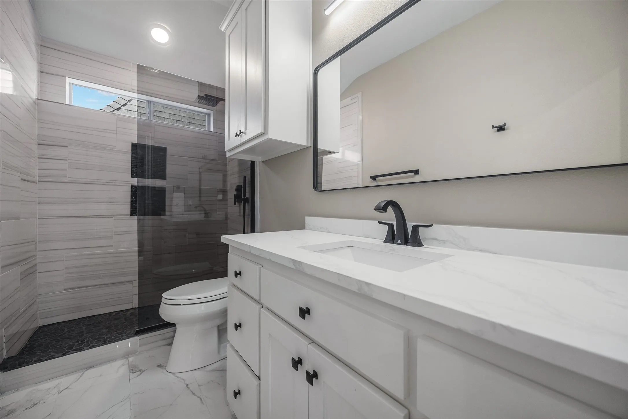Townhouse For Sale in Dallas County , 2707 Gaston Avenue, Dallas, Texas 75226, 3 Bedroom, 5 Bathroom, 2 Garage spaces, 3,511 Sqft, built in 2002, mls#21419393, Real Estate Agent in Dallas, Homes For Sale in Dallas county, Homes For Sale in Dallas, Realtor in Dallas Texas, Real Estate Brokerage Independent Realty Texas, Luminita Cordes Realtor