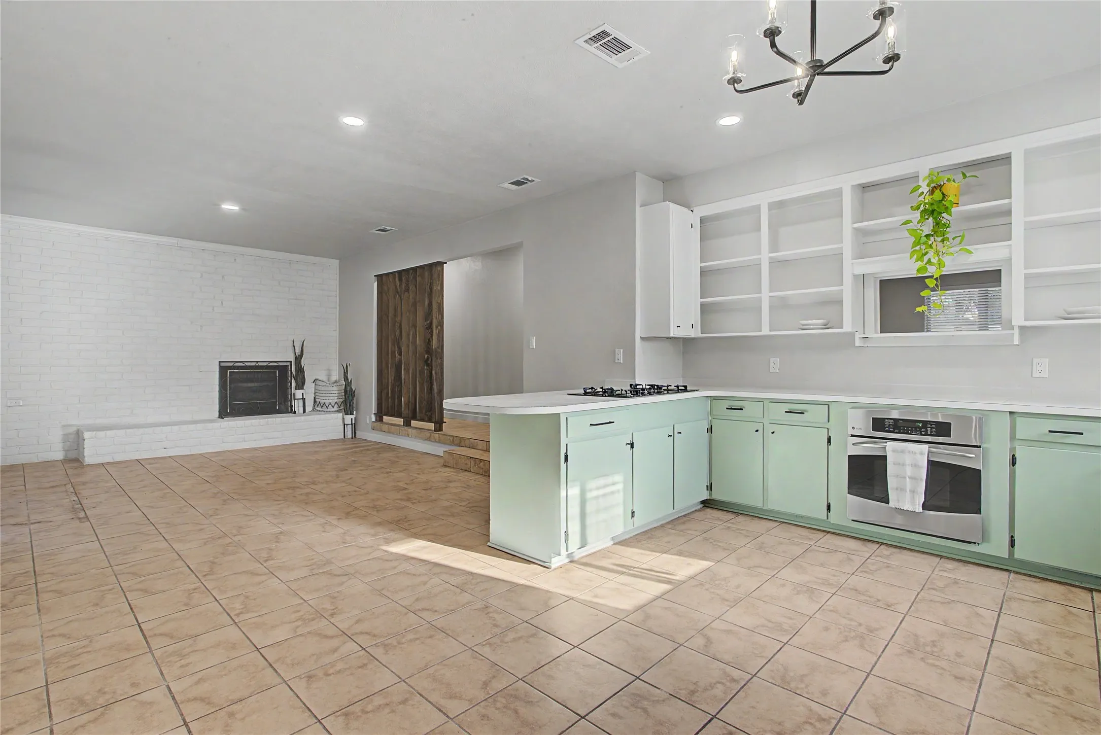 Single Family Residence For Rent in Tarrant County , 7232 Monterrey Drive, Fort Worth, Texas 76112, 3 Bedroom, 2 Bathroom, Garage spaces, 2,250 Sqft, built in 1963, mls#21419389, Real Estate Agent in Fort Worth, Homes For Rent in Tarrant county, Homes For Rent in Fort Worth, Realtor in Fort Worth Texas, Real Estate Brokerage Independent Realty Texas, Luminita Cordes Realtor