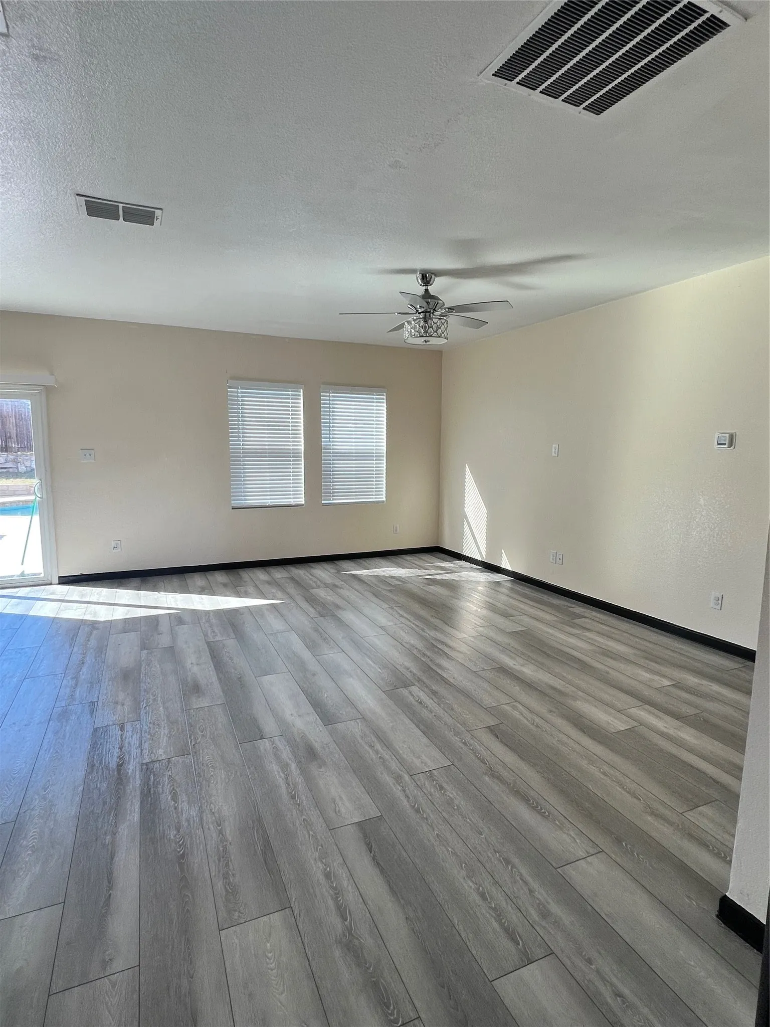 Single Family Residence For Rent in Collin County , 801 Bois D Arc Lane, Anna, Texas 75409, 5 Bedroom, 3 Bathroom, 2 Garage spaces, 2,854 Sqft, built in 2020, mls#21419602, Real Estate Agent in Anna, Homes For Rent in Collin county, Homes For Rent in Anna, Realtor in Anna Texas, Real Estate Brokerage Independent Realty Texas, Luminita Cordes Realtor