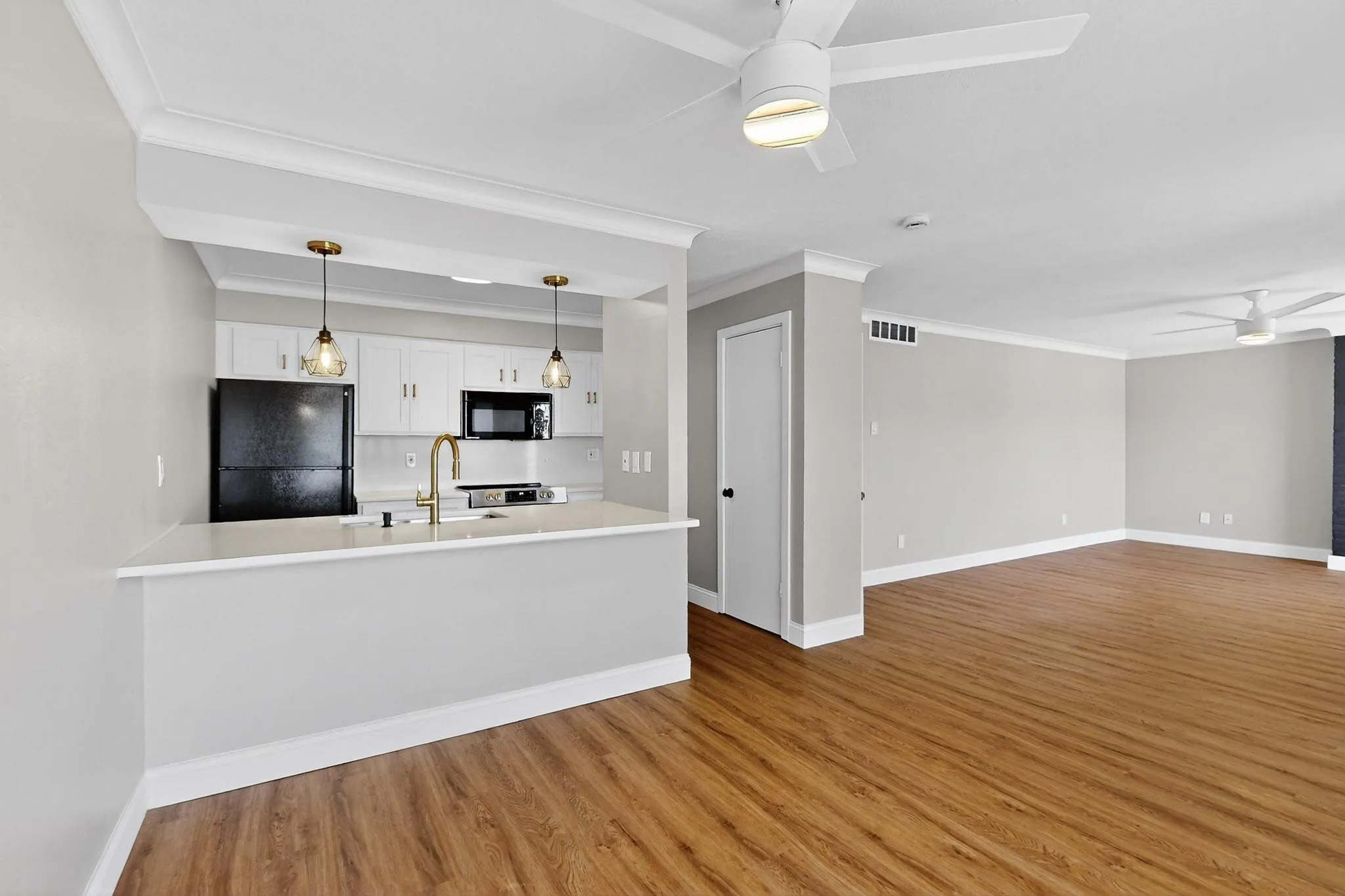 Condominium For Rent in Dallas County , 5919 E University Boulevard 238, Dallas, Texas 75206, 2 Bedroom, 2 Bathroom, Garage spaces, 1,065 Sqft, built in 1964, mls#21419622, Real Estate Agent in Dallas, Homes For Rent in Dallas county, Homes For Rent in Dallas, Realtor in Dallas Texas, Real Estate Brokerage Independent Realty Texas, Luminita Cordes Realtor