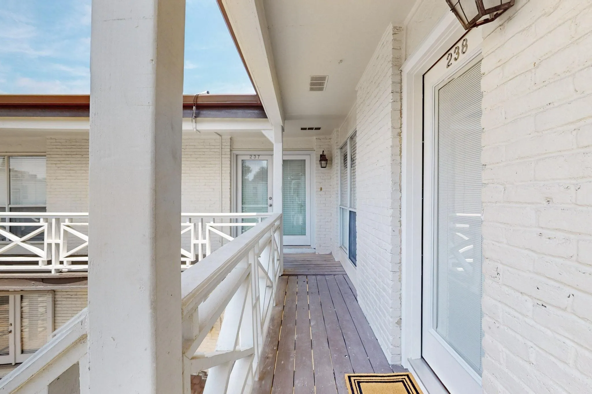 Condominium For Rent in Dallas County , 5919 E University Boulevard 238, Dallas, Texas 75206, 2 Bedroom, 2 Bathroom, Garage spaces, 1,065 Sqft, built in 1964, mls#21419622, Real Estate Agent in Dallas, Homes For Rent in Dallas county, Homes For Rent in Dallas, Realtor in Dallas Texas, Real Estate Brokerage Independent Realty Texas, Luminita Cordes Realtor