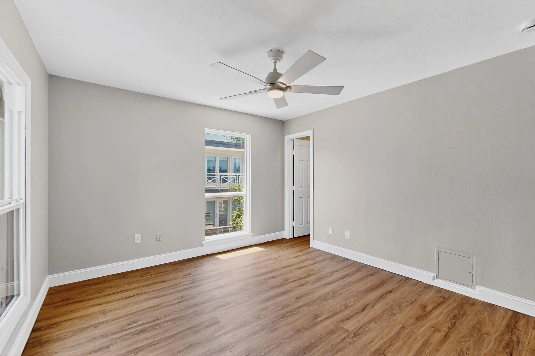 Condominium For Rent in Dallas County , 5919 E University Boulevard 238, Dallas, Texas 75206, 2 Bedroom, 2 Bathroom, Garage spaces, 1,065 Sqft, built in 1964, mls#21419622, Real Estate Agent in Dallas, Homes For Rent in Dallas county, Homes For Rent in Dallas, Realtor in Dallas Texas, Real Estate Brokerage Independent Realty Texas, Luminita Cordes Realtor