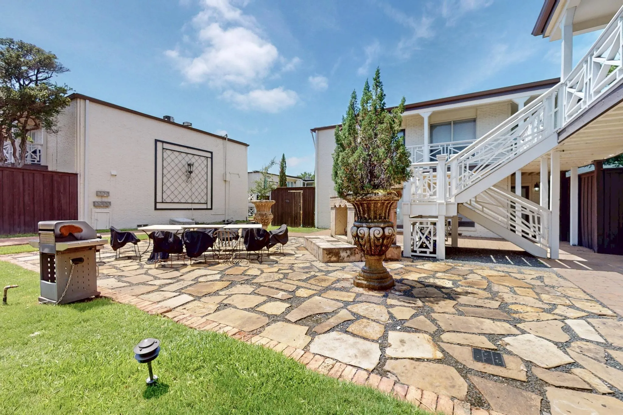 Condominium For Rent in Dallas County , 5919 E University Boulevard 238, Dallas, Texas 75206, 2 Bedroom, 2 Bathroom, Garage spaces, 1,065 Sqft, built in 1964, mls#21419622, Real Estate Agent in Dallas, Homes For Rent in Dallas county, Homes For Rent in Dallas, Realtor in Dallas Texas, Real Estate Brokerage Independent Realty Texas, Luminita Cordes Realtor