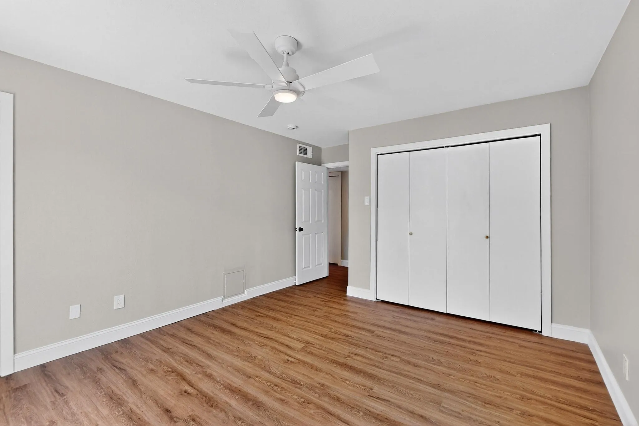Condominium For Rent in Dallas County , 5919 E University Boulevard 238, Dallas, Texas 75206, 2 Bedroom, 2 Bathroom, Garage spaces, 1,065 Sqft, built in 1964, mls#21419622, Real Estate Agent in Dallas, Homes For Rent in Dallas county, Homes For Rent in Dallas, Realtor in Dallas Texas, Real Estate Brokerage Independent Realty Texas, Luminita Cordes Realtor