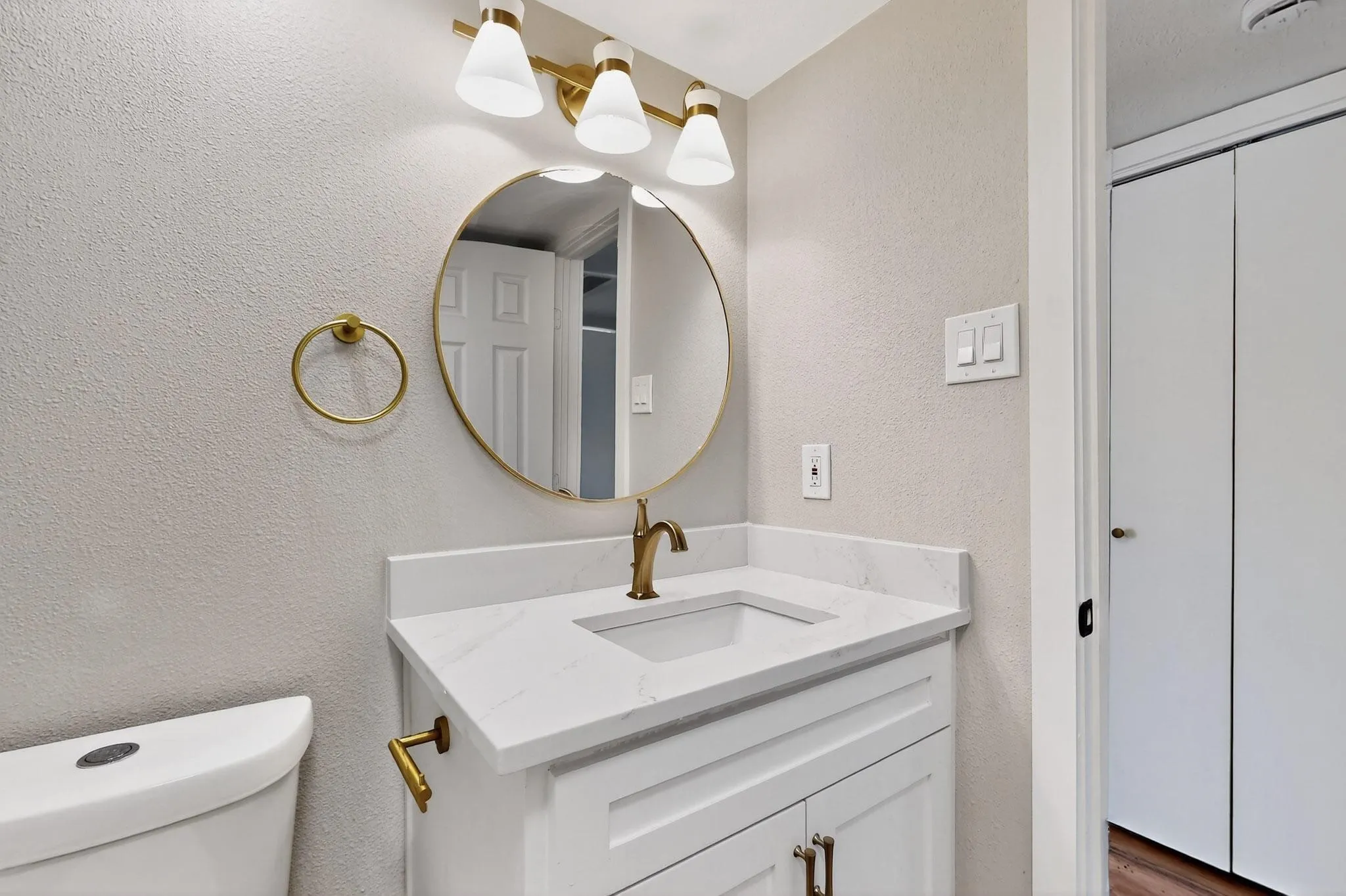 Condominium For Rent in Dallas County , 5919 E University Boulevard 238, Dallas, Texas 75206, 2 Bedroom, 2 Bathroom, Garage spaces, 1,065 Sqft, built in 1964, mls#21419622, Real Estate Agent in Dallas, Homes For Rent in Dallas county, Homes For Rent in Dallas, Realtor in Dallas Texas, Real Estate Brokerage Independent Realty Texas, Luminita Cordes Realtor