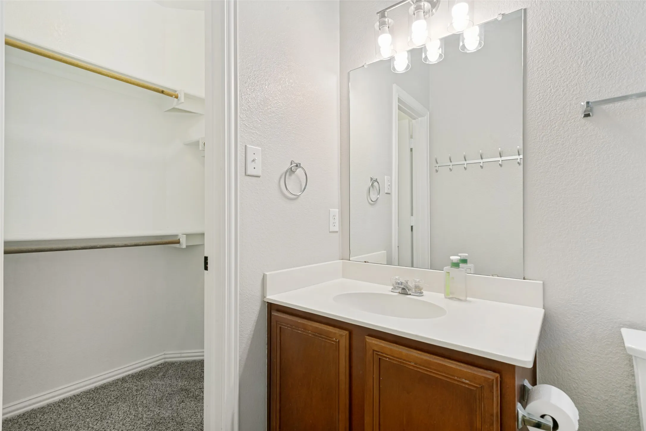 Single Family Residence For Rent in Denton County , 1219 Devonshire Drive, Providence Village, Texas 76227, 4 Bedroom, 3 Bathroom, 2 Garage spaces, 1,549 Sqft, built in 2002, mls#21419621, Real Estate Agent in Providence Village, Homes For Rent in Denton county, Homes For Rent in Providence Village, Realtor in Providence Village Texas, Real Estate Brokerage Independent Realty Texas, Luminita Cordes Realtor