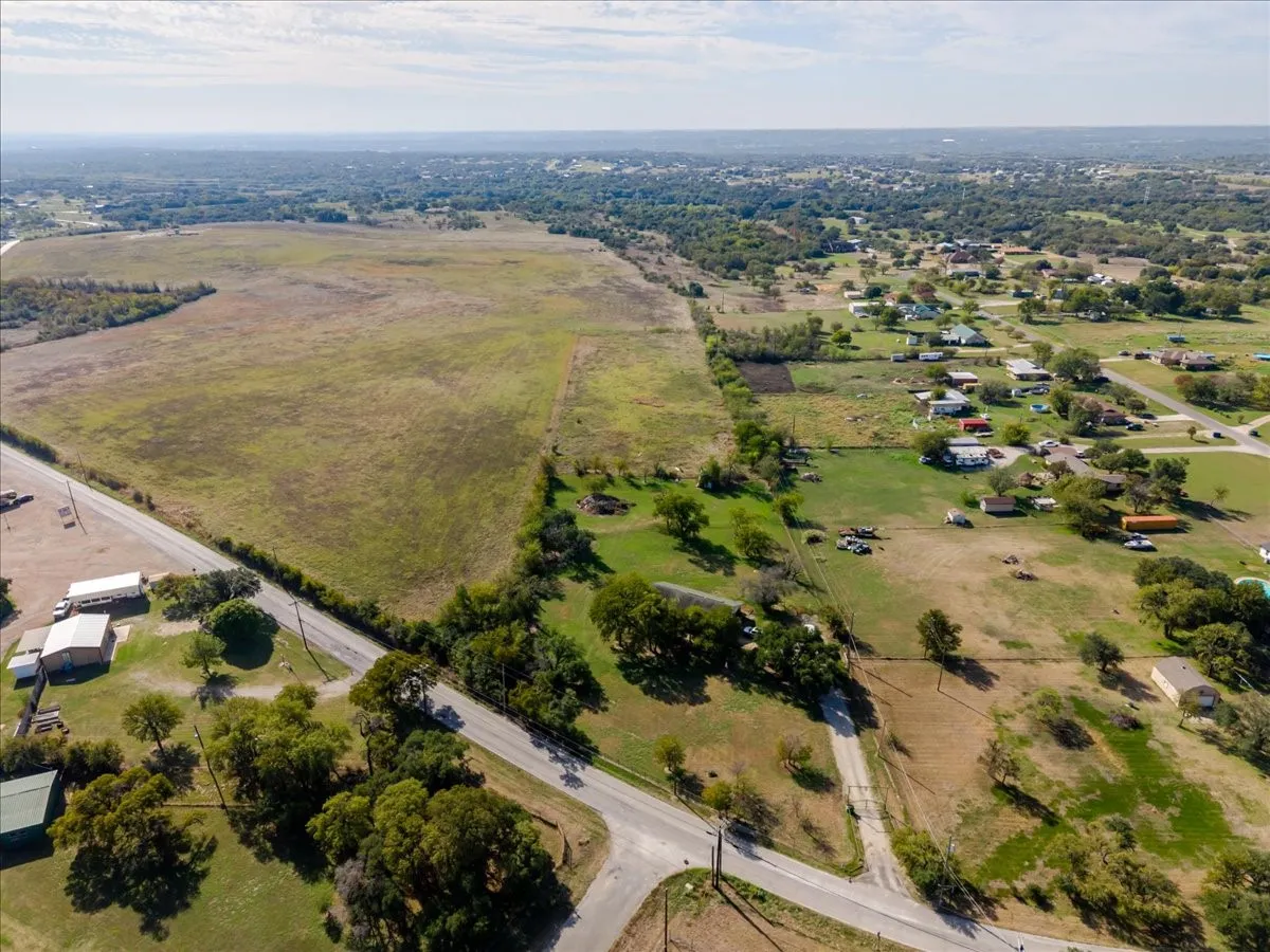 Single Family Residence For Sale in Parker County , 498 Flat Rock Road, Weatherford, Texas 76020, 3 Bedroom, 2 Bathroom, 2 Garage spaces, 1,242 Sqft, built in 1973, mls#21410565, Real Estate Agent in Weatherford, Homes For Sale in Parker county, Homes For Sale in Weatherford, Realtor in Weatherford Texas, Real Estate Brokerage Independent Realty Texas, Luminita Cordes Realtor