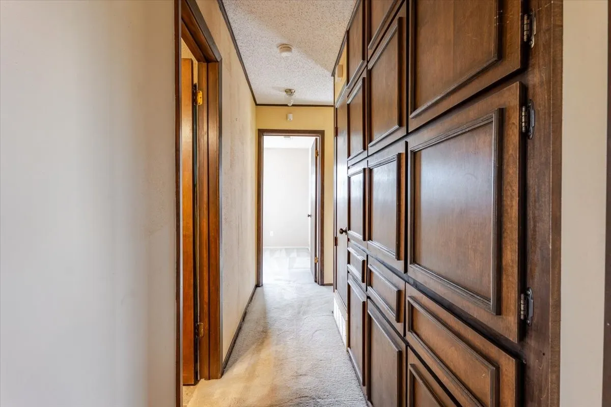 Single Family Residence For Sale in Parker County , 498 Flat Rock Road, Weatherford, Texas 76020, 3 Bedroom, 2 Bathroom, 2 Garage spaces, 1,242 Sqft, built in 1973, mls#21410565, Real Estate Agent in Weatherford, Homes For Sale in Parker county, Homes For Sale in Weatherford, Realtor in Weatherford Texas, Real Estate Brokerage Independent Realty Texas, Luminita Cordes Realtor