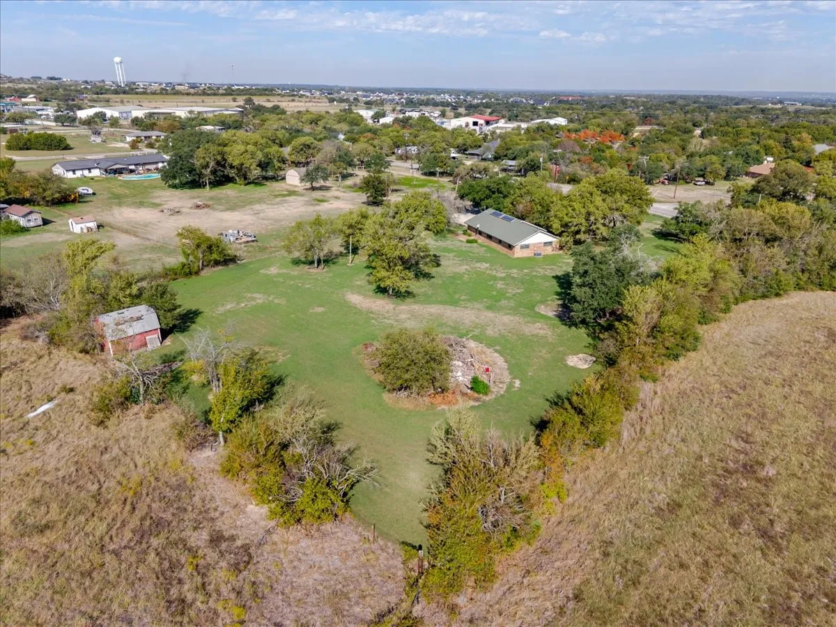 Single Family Residence For Sale in Parker County , 498 Flat Rock Road, Weatherford, Texas 76020, 3 Bedroom, 2 Bathroom, 2 Garage spaces, 1,242 Sqft, built in 1973, mls#21410565, Real Estate Agent in Weatherford, Homes For Sale in Parker county, Homes For Sale in Weatherford, Realtor in Weatherford Texas, Real Estate Brokerage Independent Realty Texas, Luminita Cordes Realtor