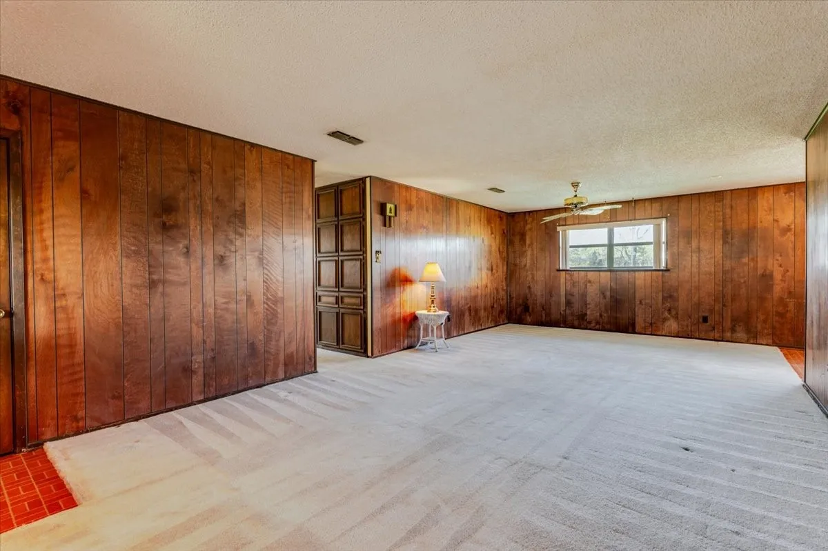 Single Family Residence For Sale in Parker County , 498 Flat Rock Road, Weatherford, Texas 76020, 3 Bedroom, 2 Bathroom, 2 Garage spaces, 1,242 Sqft, built in 1973, mls#21410565, Real Estate Agent in Weatherford, Homes For Sale in Parker county, Homes For Sale in Weatherford, Realtor in Weatherford Texas, Real Estate Brokerage Independent Realty Texas, Luminita Cordes Realtor
