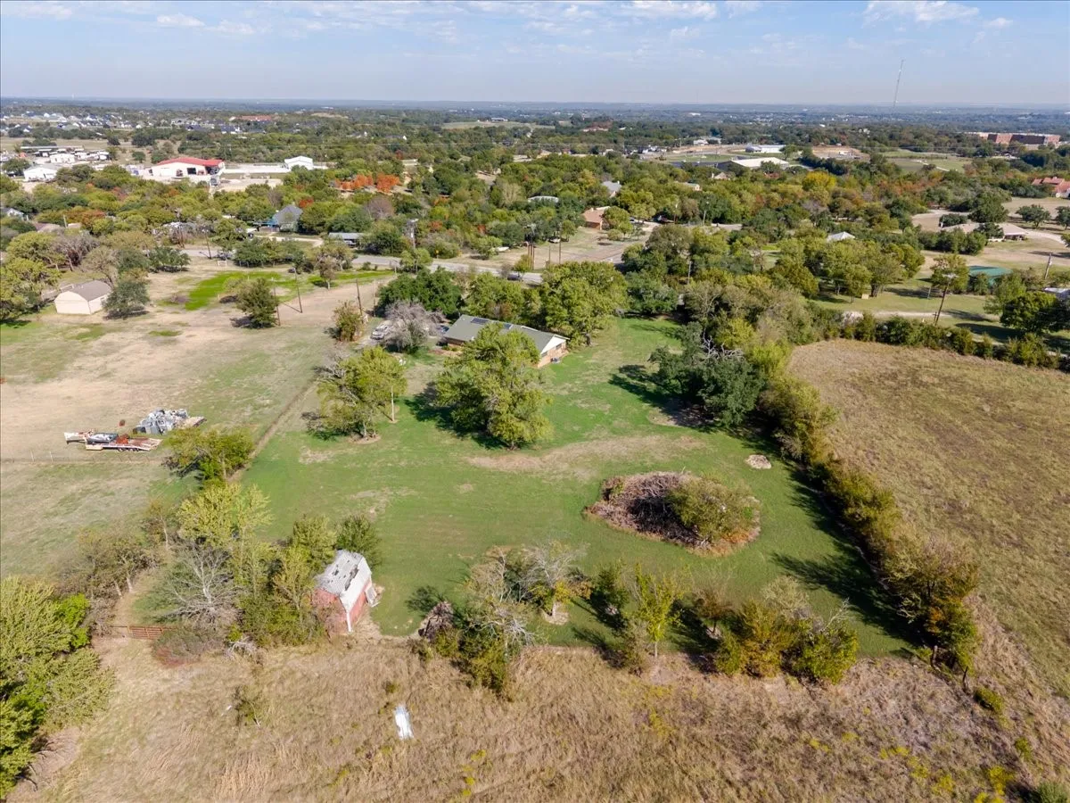 Single Family Residence For Sale in Parker County , 498 Flat Rock Road, Weatherford, Texas 76020, 3 Bedroom, 2 Bathroom, 2 Garage spaces, 1,242 Sqft, built in 1973, mls#21410565, Real Estate Agent in Weatherford, Homes For Sale in Parker county, Homes For Sale in Weatherford, Realtor in Weatherford Texas, Real Estate Brokerage Independent Realty Texas, Luminita Cordes Realtor