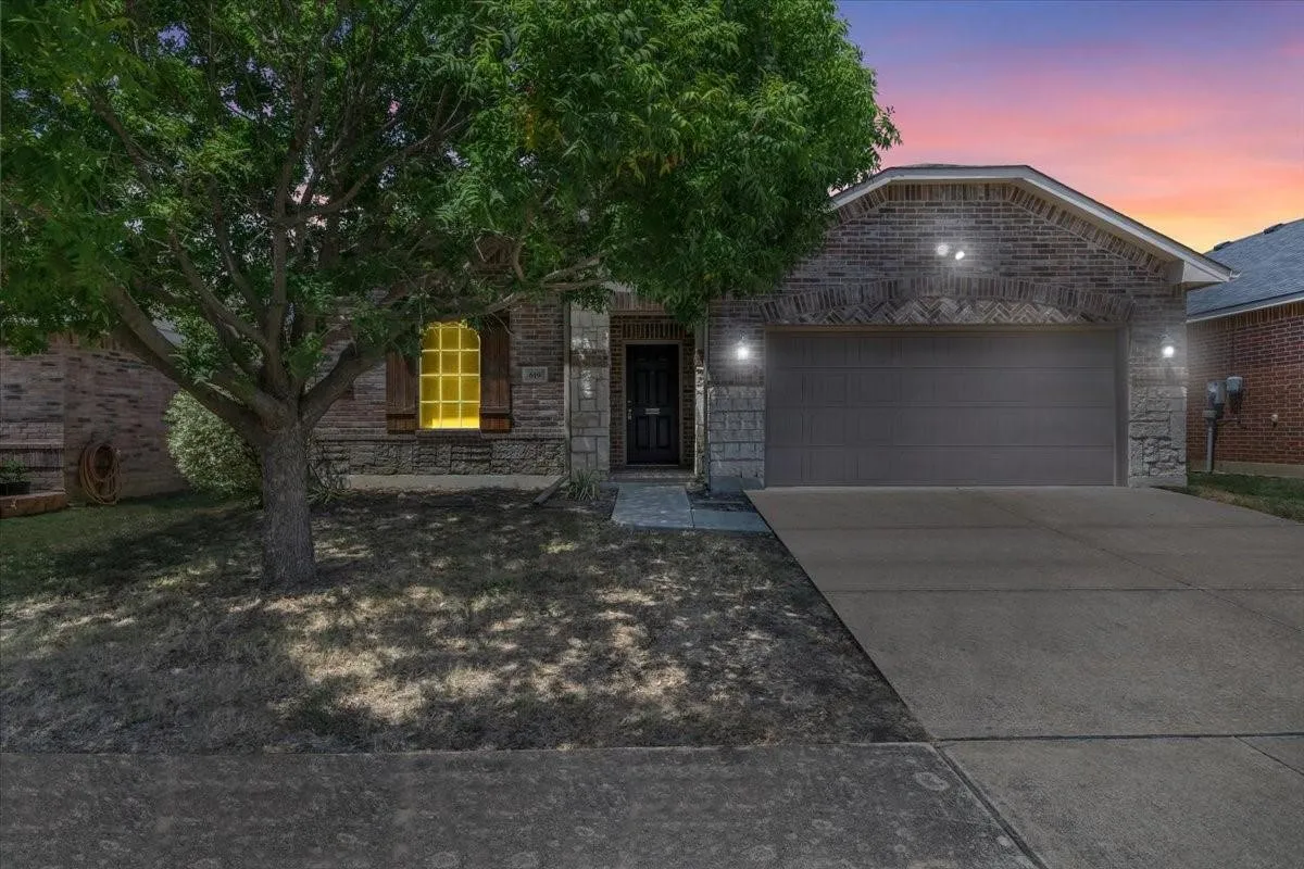 Single Family Residence For Rent in Tarrant County , 619 Denali Drive, Arlington, Texas 76002, 3 Bedroom, 2 Bathroom, 2 Garage spaces, 2,171 Sqft, built in 2012, mls#21419637, Real Estate Agent in Arlington, Homes For Rent in Tarrant county, Homes For Rent in Arlington, Realtor in Arlington Texas, Real Estate Brokerage Independent Realty Texas, Luminita Cordes Realtor