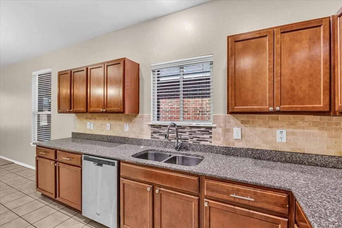 Single Family Residence For Rent in Tarrant County , 619 Denali Drive, Arlington, Texas 76002, 3 Bedroom, 2 Bathroom, 2 Garage spaces, 2,171 Sqft, built in 2012, mls#21419637, Real Estate Agent in Arlington, Homes For Rent in Tarrant county, Homes For Rent in Arlington, Realtor in Arlington Texas, Real Estate Brokerage Independent Realty Texas, Luminita Cordes Realtor