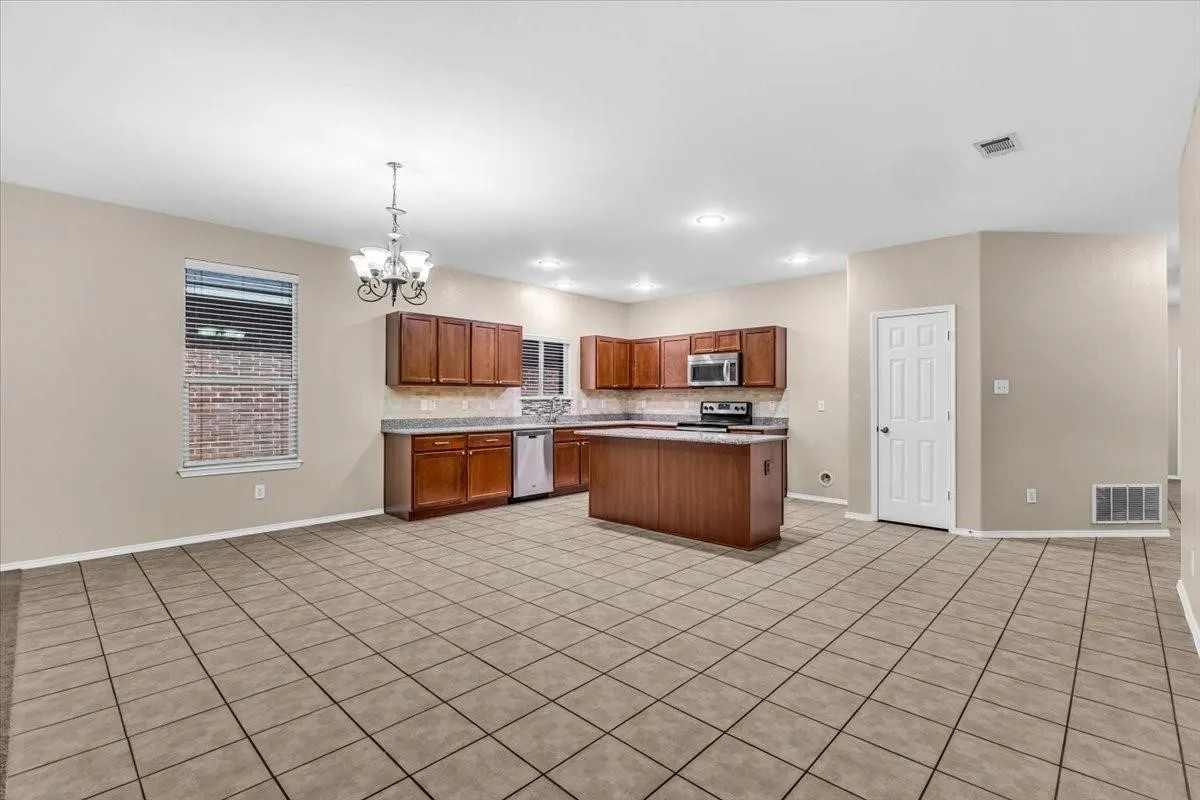 Single Family Residence For Rent in Tarrant County , 619 Denali Drive, Arlington, Texas 76002, 3 Bedroom, 2 Bathroom, 2 Garage spaces, 2,171 Sqft, built in 2012, mls#21419637, Real Estate Agent in Arlington, Homes For Rent in Tarrant county, Homes For Rent in Arlington, Realtor in Arlington Texas, Real Estate Brokerage Independent Realty Texas, Luminita Cordes Realtor