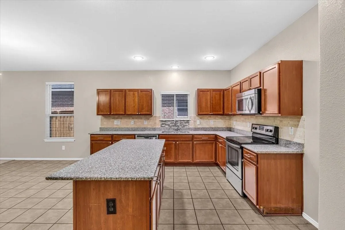 Single Family Residence For Rent in Tarrant County , 619 Denali Drive, Arlington, Texas 76002, 3 Bedroom, 2 Bathroom, 2 Garage spaces, 2,171 Sqft, built in 2012, mls#21419637, Real Estate Agent in Arlington, Homes For Rent in Tarrant county, Homes For Rent in Arlington, Realtor in Arlington Texas, Real Estate Brokerage Independent Realty Texas, Luminita Cordes Realtor