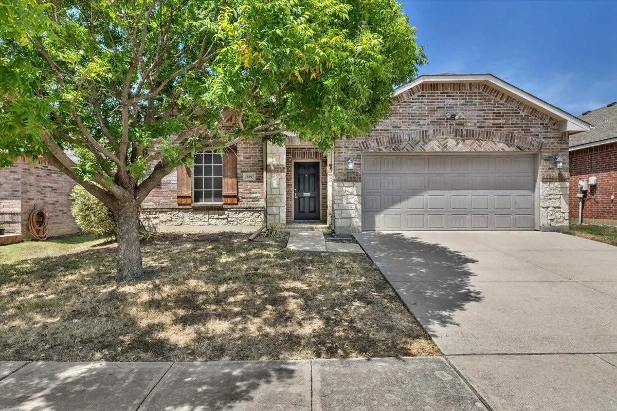 Single Family Residence For Rent in Tarrant County , 619 Denali Drive, Arlington, Texas 76002, 3 Bedroom, 2 Bathroom, 2 Garage spaces, 2,171 Sqft, built in 2012, mls#21419637, Real Estate Agent in Arlington, Homes For Rent in Tarrant county, Homes For Rent in Arlington, Realtor in Arlington Texas, Real Estate Brokerage Independent Realty Texas, Luminita Cordes Realtor