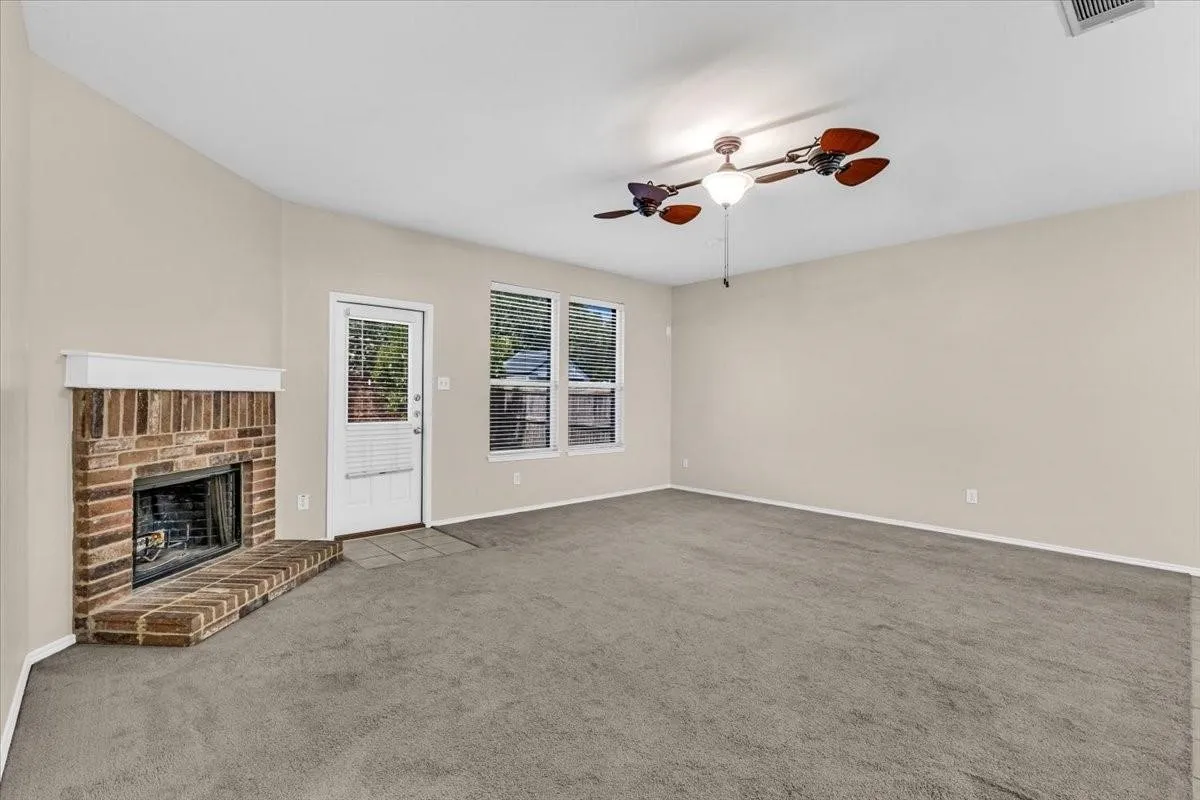 Single Family Residence For Rent in Tarrant County , 619 Denali Drive, Arlington, Texas 76002, 3 Bedroom, 2 Bathroom, 2 Garage spaces, 2,171 Sqft, built in 2012, mls#21419637, Real Estate Agent in Arlington, Homes For Rent in Tarrant county, Homes For Rent in Arlington, Realtor in Arlington Texas, Real Estate Brokerage Independent Realty Texas, Luminita Cordes Realtor
