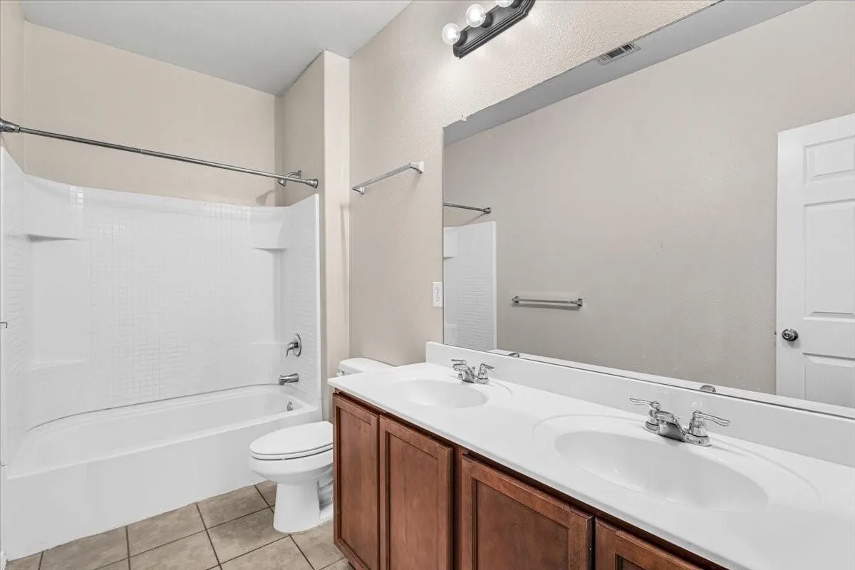 Single Family Residence For Rent in Tarrant County , 619 Denali Drive, Arlington, Texas 76002, 3 Bedroom, 2 Bathroom, 2 Garage spaces, 2,171 Sqft, built in 2012, mls#21419637, Real Estate Agent in Arlington, Homes For Rent in Tarrant county, Homes For Rent in Arlington, Realtor in Arlington Texas, Real Estate Brokerage Independent Realty Texas, Luminita Cordes Realtor