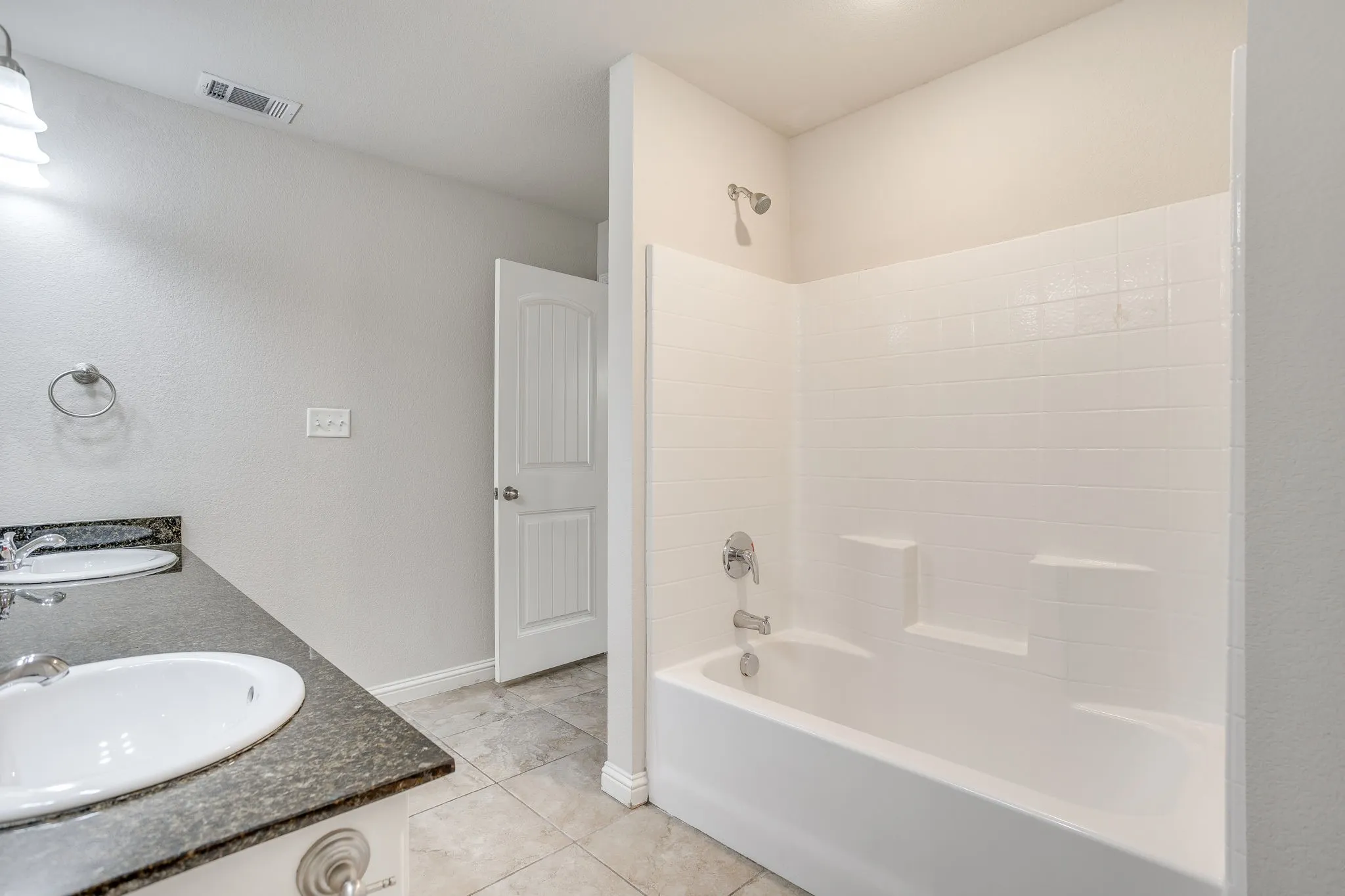 Duplex For Rent in Hood County , 3002 Weave Court, Granbury, Texas 76049, 3 Bedroom, 2 Bathroom, 2 Garage spaces, 1,525 Sqft, built in 2005, mls#21416060, Real Estate Agent in Granbury, Homes For Rent in Hood county, Homes For Rent in Granbury, Realtor in Granbury Texas, Real Estate Brokerage Independent Realty Texas, Luminita Cordes Realtor