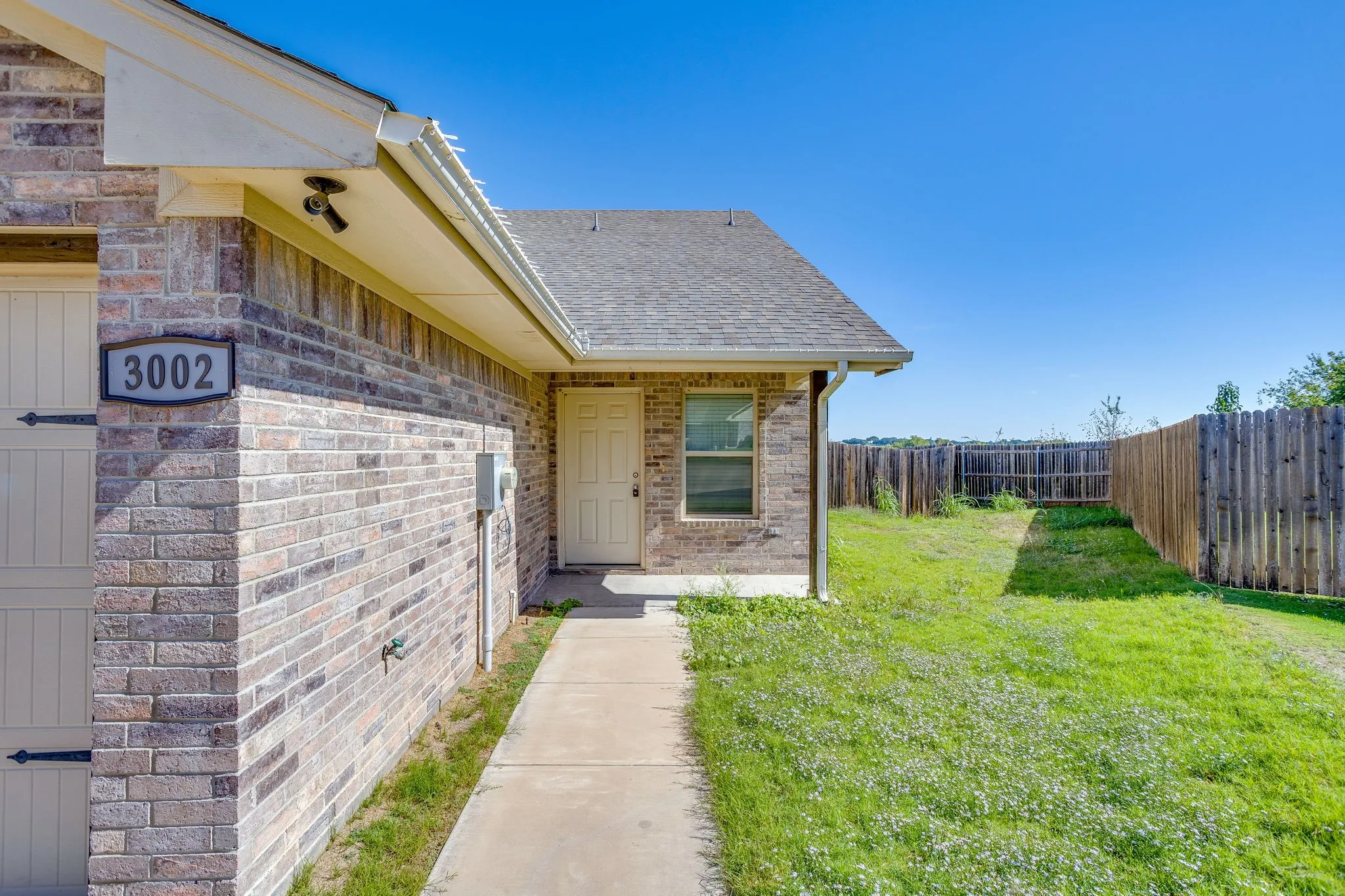 Duplex For Rent in Hood County , 3002 Weave Court, Granbury, Texas 76049, 3 Bedroom, 2 Bathroom, 2 Garage spaces, 1,525 Sqft, built in 2005, mls#21416060, Real Estate Agent in Granbury, Homes For Rent in Hood county, Homes For Rent in Granbury, Realtor in Granbury Texas, Real Estate Brokerage Independent Realty Texas, Luminita Cordes Realtor
