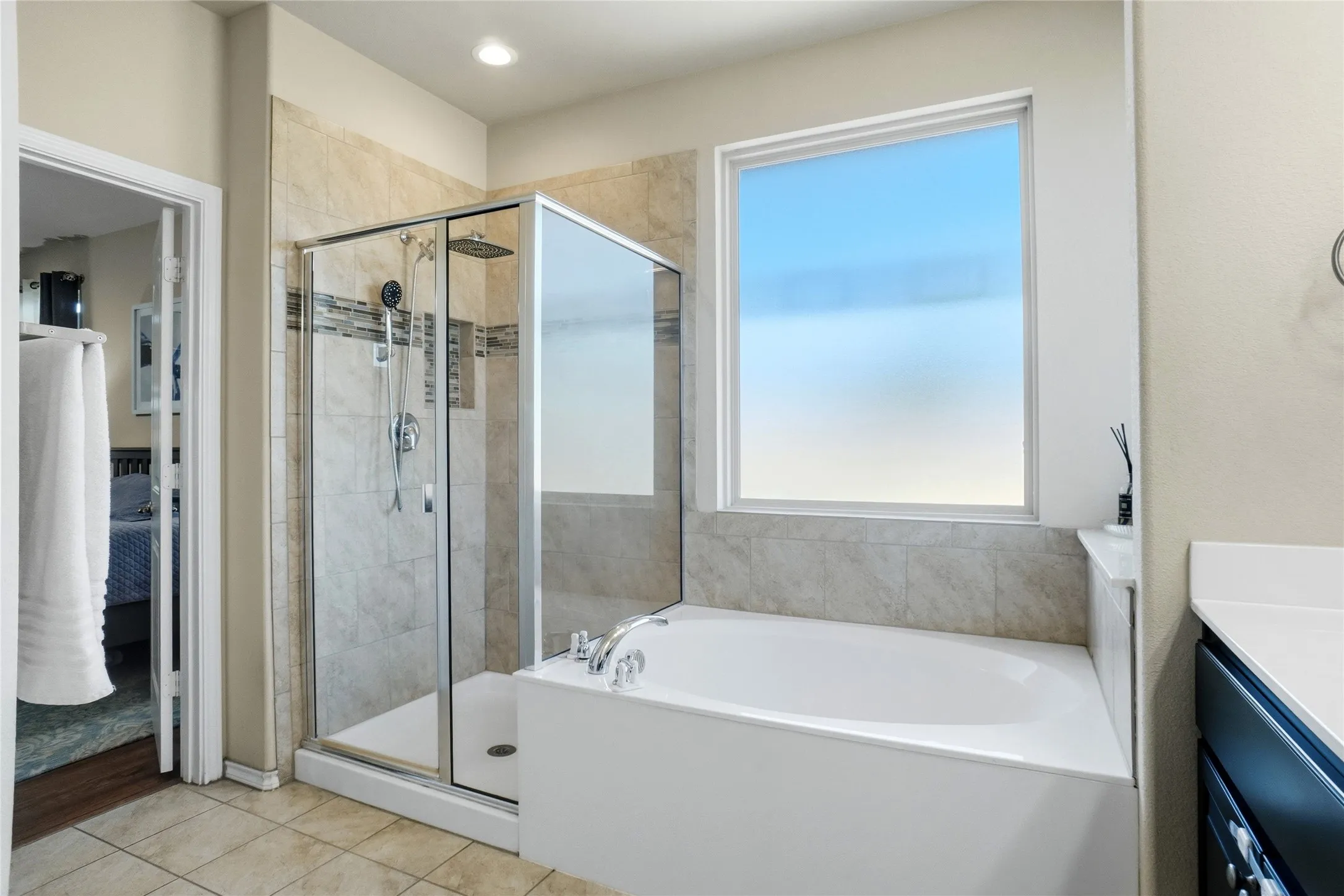 Single Family Residence For Sale in Johnson County , 1833 Creekwood Drive, Cleburne, Texas 76033, 4 Bedroom, 2 Bathroom, 2 Garage spaces, 1,818 Sqft, built in 2017, mls#21412238, Real Estate Agent in Cleburne, Homes For Sale in Johnson county, Homes For Sale in Cleburne, Realtor in Cleburne Texas, Real Estate Brokerage Independent Realty Texas, Luminita Cordes Realtor