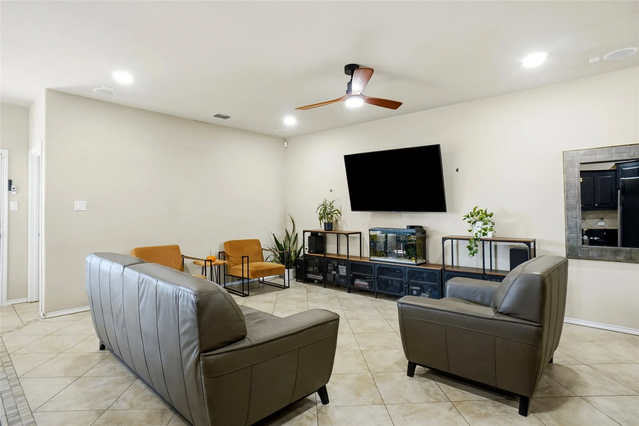 Single Family Residence For Sale in Johnson County , 1833 Creekwood Drive, Cleburne, Texas 76033, 4 Bedroom, 2 Bathroom, 2 Garage spaces, 1,818 Sqft, built in 2017, mls#21412238, Real Estate Agent in Cleburne, Homes For Sale in Johnson county, Homes For Sale in Cleburne, Realtor in Cleburne Texas, Real Estate Brokerage Independent Realty Texas, Luminita Cordes Realtor