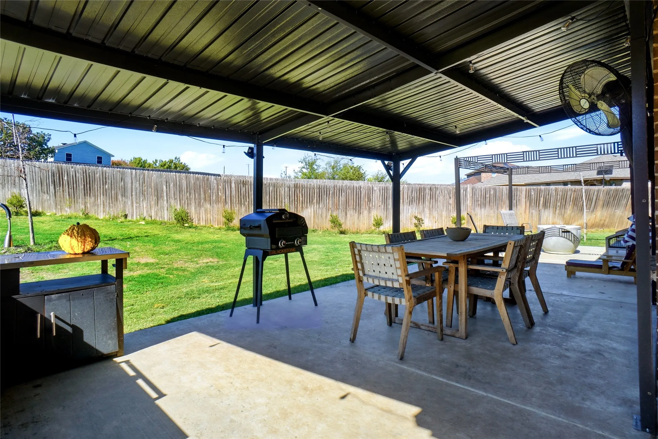 Single Family Residence For Sale in Johnson County , 1833 Creekwood Drive, Cleburne, Texas 76033, 4 Bedroom, 2 Bathroom, 2 Garage spaces, 1,818 Sqft, built in 2017, mls#21412238, Real Estate Agent in Cleburne, Homes For Sale in Johnson county, Homes For Sale in Cleburne, Realtor in Cleburne Texas, Real Estate Brokerage Independent Realty Texas, Luminita Cordes Realtor
