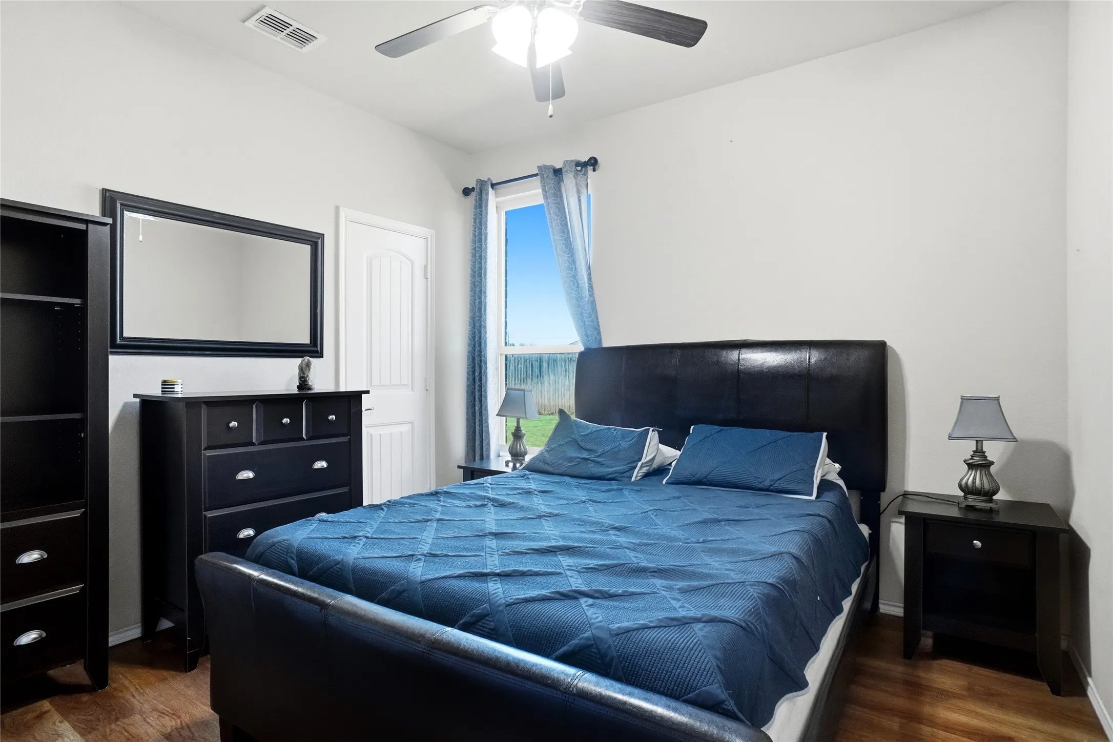 Single Family Residence For Sale in Johnson County , 1833 Creekwood Drive, Cleburne, Texas 76033, 4 Bedroom, 2 Bathroom, 2 Garage spaces, 1,818 Sqft, built in 2017, mls#21412238, Real Estate Agent in Cleburne, Homes For Sale in Johnson county, Homes For Sale in Cleburne, Realtor in Cleburne Texas, Real Estate Brokerage Independent Realty Texas, Luminita Cordes Realtor