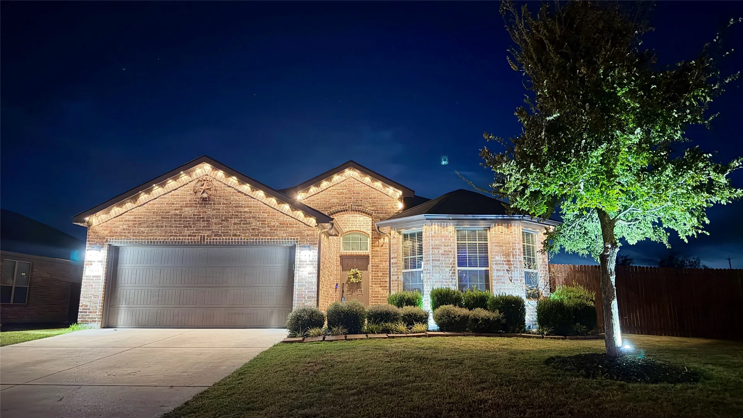 Single Family Residence For Sale in Johnson County , 1833 Creekwood Drive, Cleburne, Texas 76033, 4 Bedroom, 2 Bathroom, 2 Garage spaces, 1,818 Sqft, built in 2017, mls#21412238, Real Estate Agent in Cleburne, Homes For Sale in Johnson county, Homes For Sale in Cleburne, Realtor in Cleburne Texas, Real Estate Brokerage Independent Realty Texas, Luminita Cordes Realtor