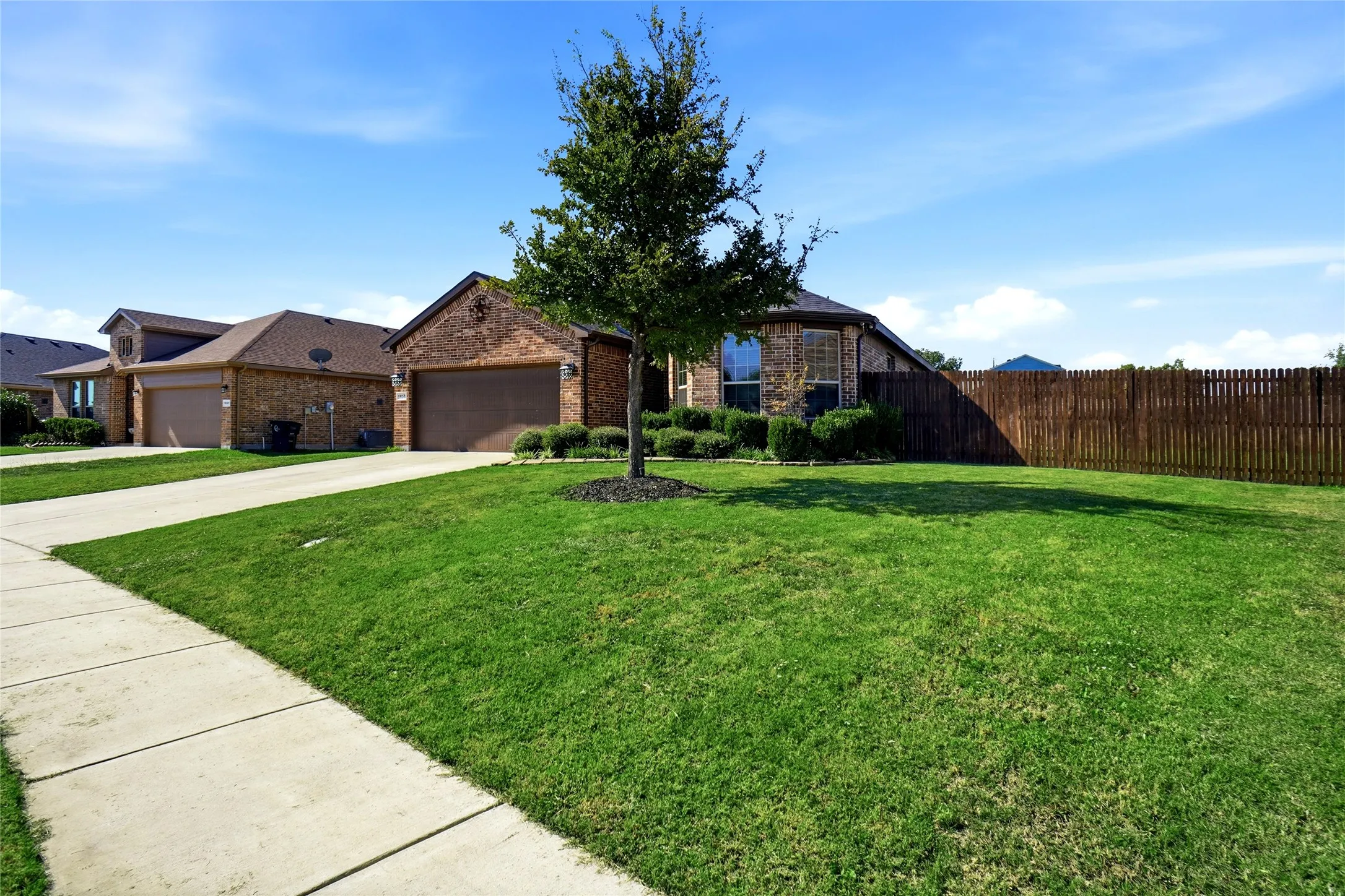Single Family Residence For Sale in Johnson County , 1833 Creekwood Drive, Cleburne, Texas 76033, 4 Bedroom, 2 Bathroom, 2 Garage spaces, 1,818 Sqft, built in 2017, mls#21412238, Real Estate Agent in Cleburne, Homes For Sale in Johnson county, Homes For Sale in Cleburne, Realtor in Cleburne Texas, Real Estate Brokerage Independent Realty Texas, Luminita Cordes Realtor