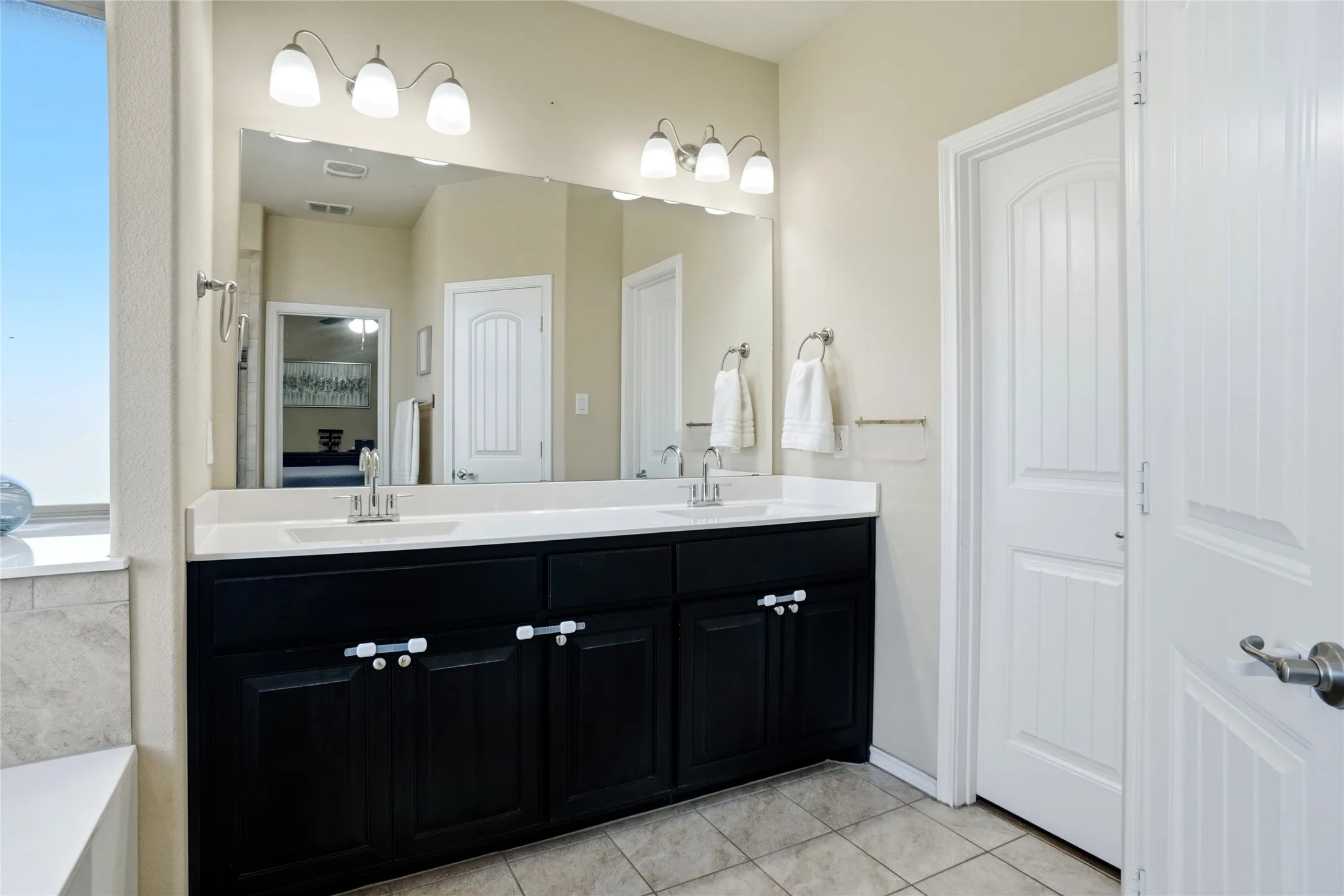 Single Family Residence For Sale in Johnson County , 1833 Creekwood Drive, Cleburne, Texas 76033, 4 Bedroom, 2 Bathroom, 2 Garage spaces, 1,818 Sqft, built in 2017, mls#21412238, Real Estate Agent in Cleburne, Homes For Sale in Johnson county, Homes For Sale in Cleburne, Realtor in Cleburne Texas, Real Estate Brokerage Independent Realty Texas, Luminita Cordes Realtor