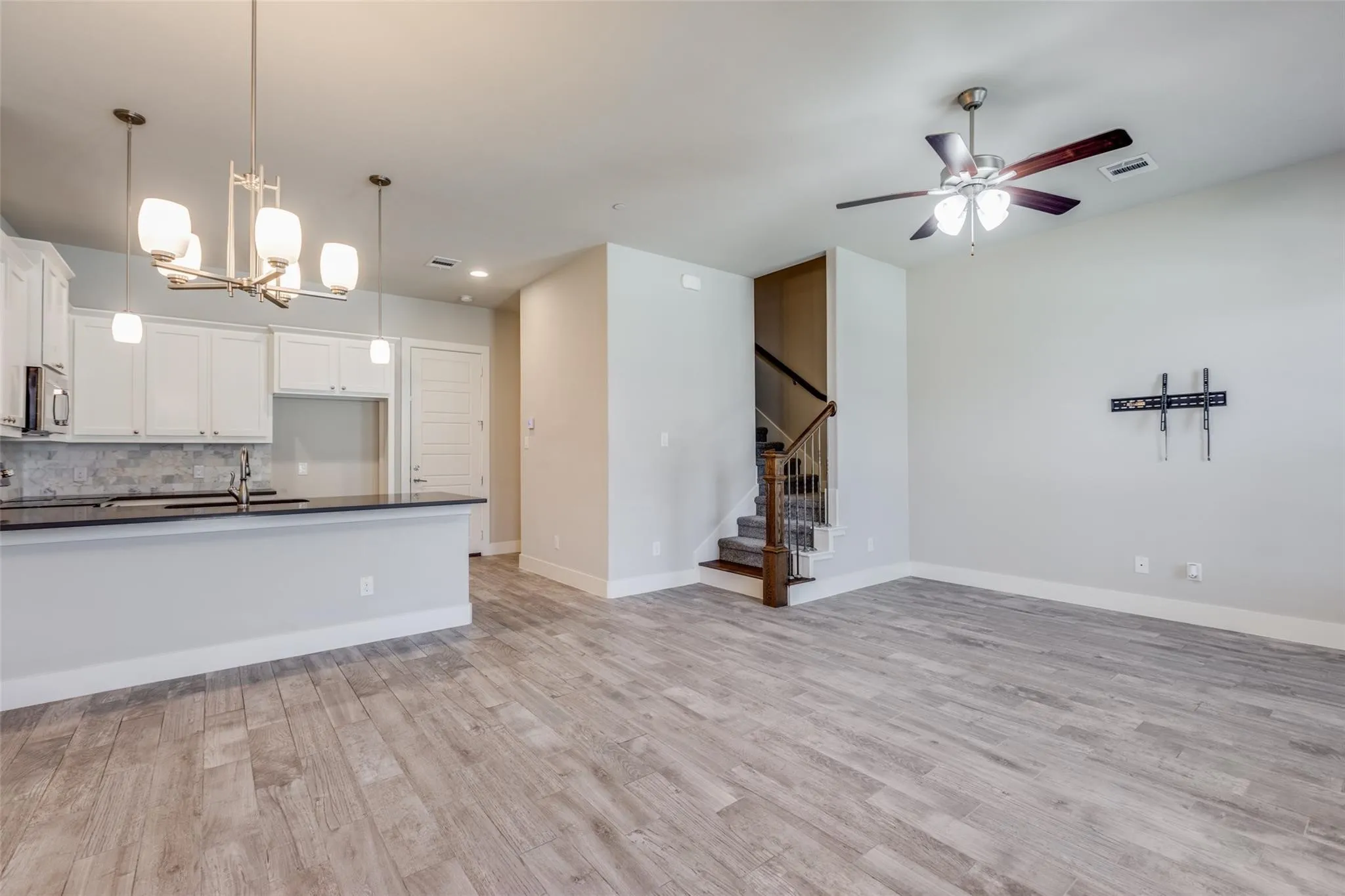 Townhouse For Rent in Collin County , 803 Aberdeen Crossing, Wylie, Texas 75098, 3 Bedroom, 3 Bathroom, 2 Garage spaces, 1,611 Sqft, built in 2019, mls#21419647, Real Estate Agent in Wylie, Homes For Rent in Collin county, Homes For Rent in Wylie, Realtor in Wylie Texas, Real Estate Brokerage Independent Realty Texas, Luminita Cordes Realtor