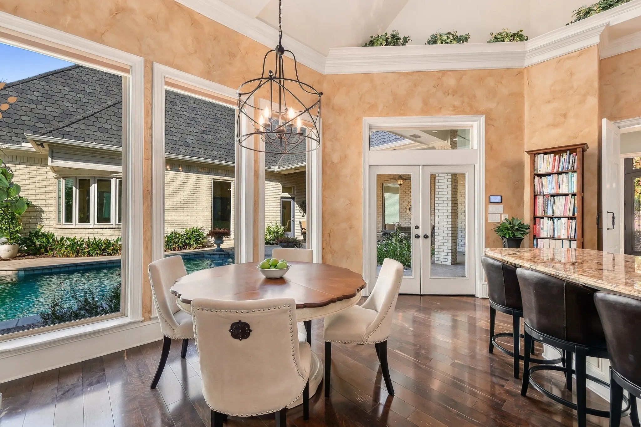 Single Family Residence For Sale in Tarrant County , 2711 Meadowview Drive, Colleyville, Texas 76034, 4 Bedroom, 5 Bathroom, 3 Garage spaces, 4,411 Sqft, built in 1988, mls#21413190, Real Estate Agent in Colleyville, Homes For Sale in Tarrant county, Homes For Sale in Colleyville, Realtor in Colleyville Texas, Real Estate Brokerage Independent Realty Texas, Luminita Cordes Realtor