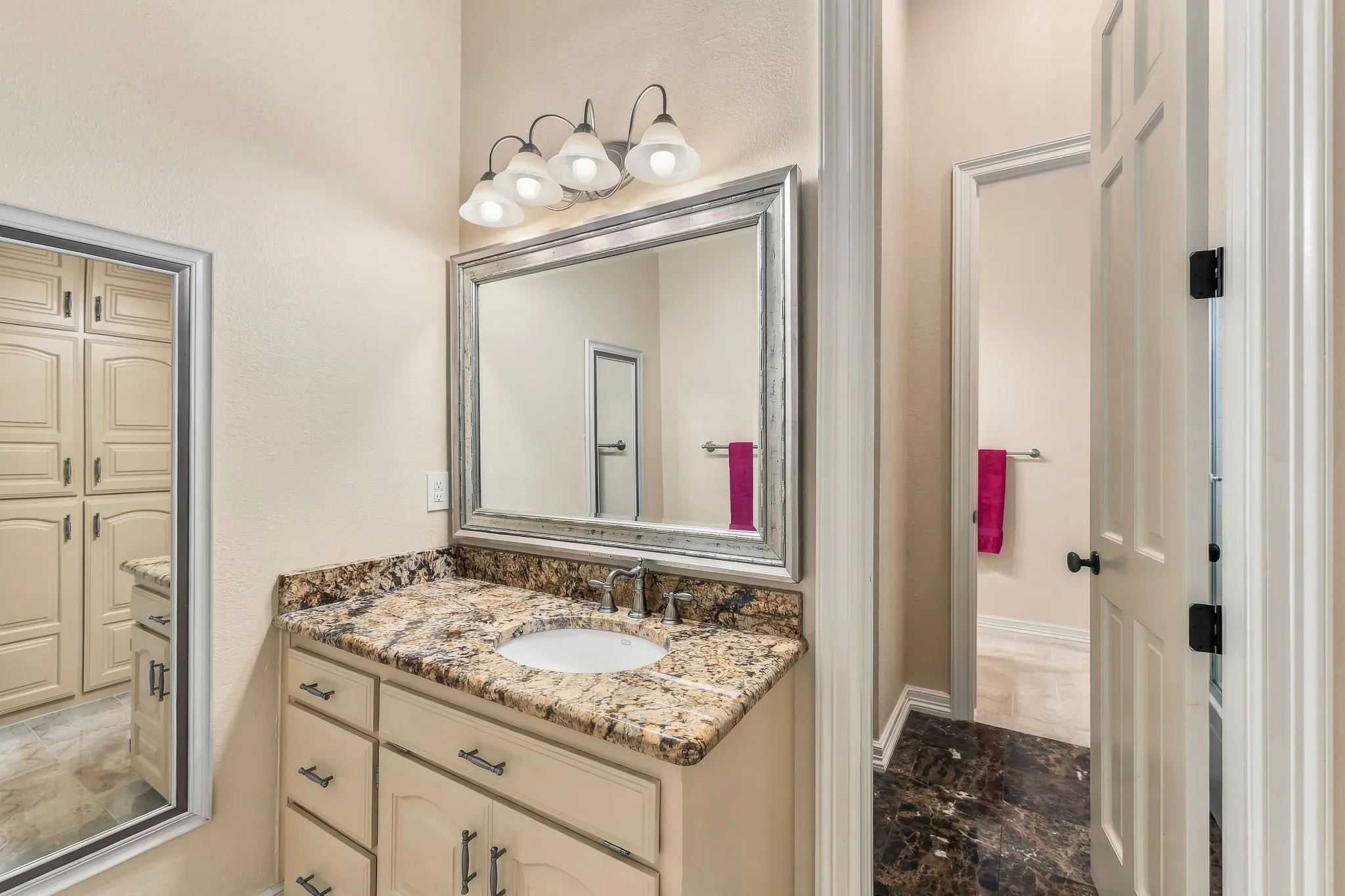 Single Family Residence For Sale in Tarrant County , 2711 Meadowview Drive, Colleyville, Texas 76034, 4 Bedroom, 5 Bathroom, 3 Garage spaces, 4,411 Sqft, built in 1988, mls#21413190, Real Estate Agent in Colleyville, Homes For Sale in Tarrant county, Homes For Sale in Colleyville, Realtor in Colleyville Texas, Real Estate Brokerage Independent Realty Texas, Luminita Cordes Realtor