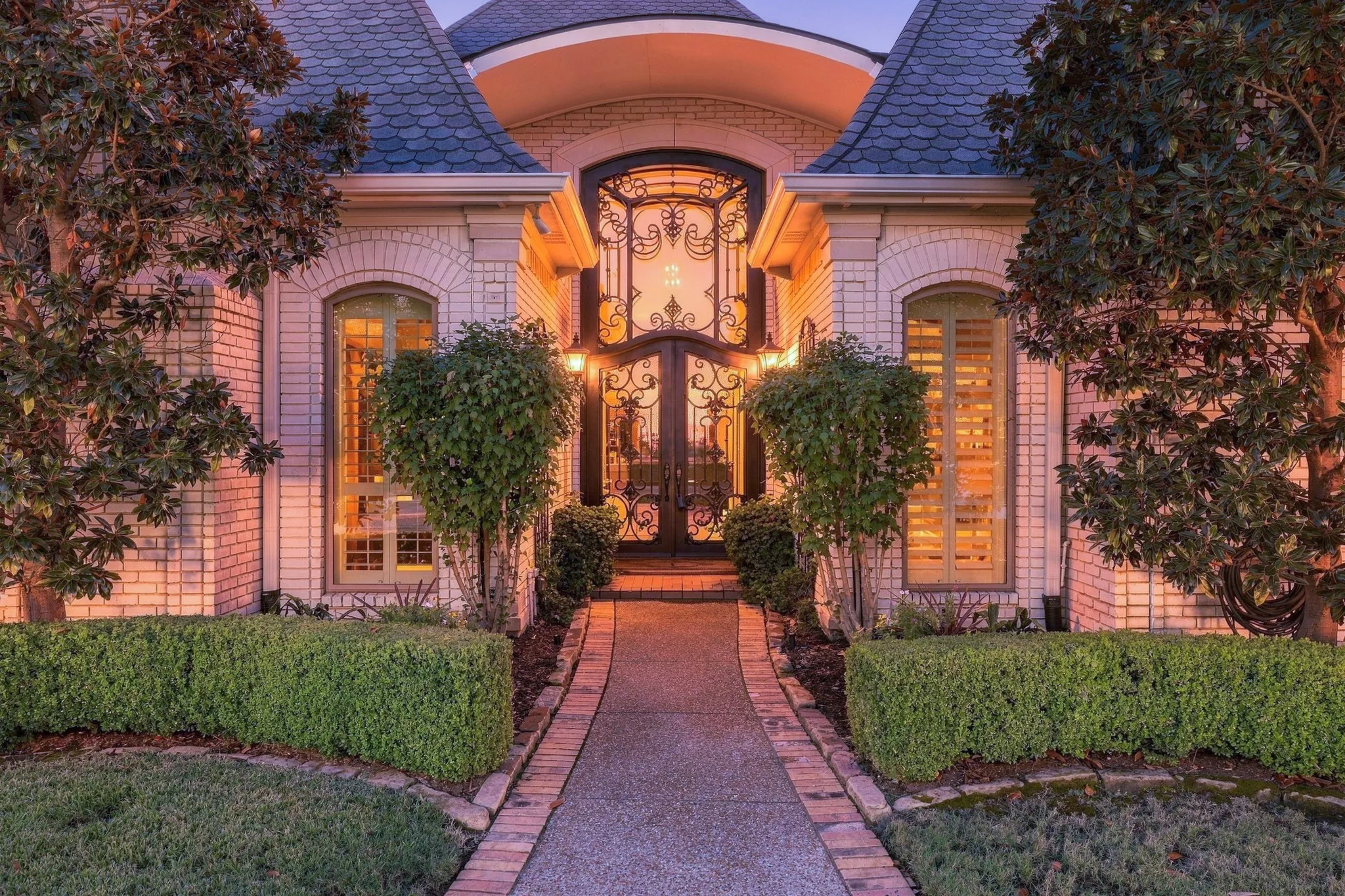 Single Family Residence For Sale in Tarrant County , 2711 Meadowview Drive, Colleyville, Texas 76034, 4 Bedroom, 5 Bathroom, 3 Garage spaces, 4,411 Sqft, built in 1988, mls#21413190, Real Estate Agent in Colleyville, Homes For Sale in Tarrant county, Homes For Sale in Colleyville, Realtor in Colleyville Texas, Real Estate Brokerage Independent Realty Texas, Luminita Cordes Realtor