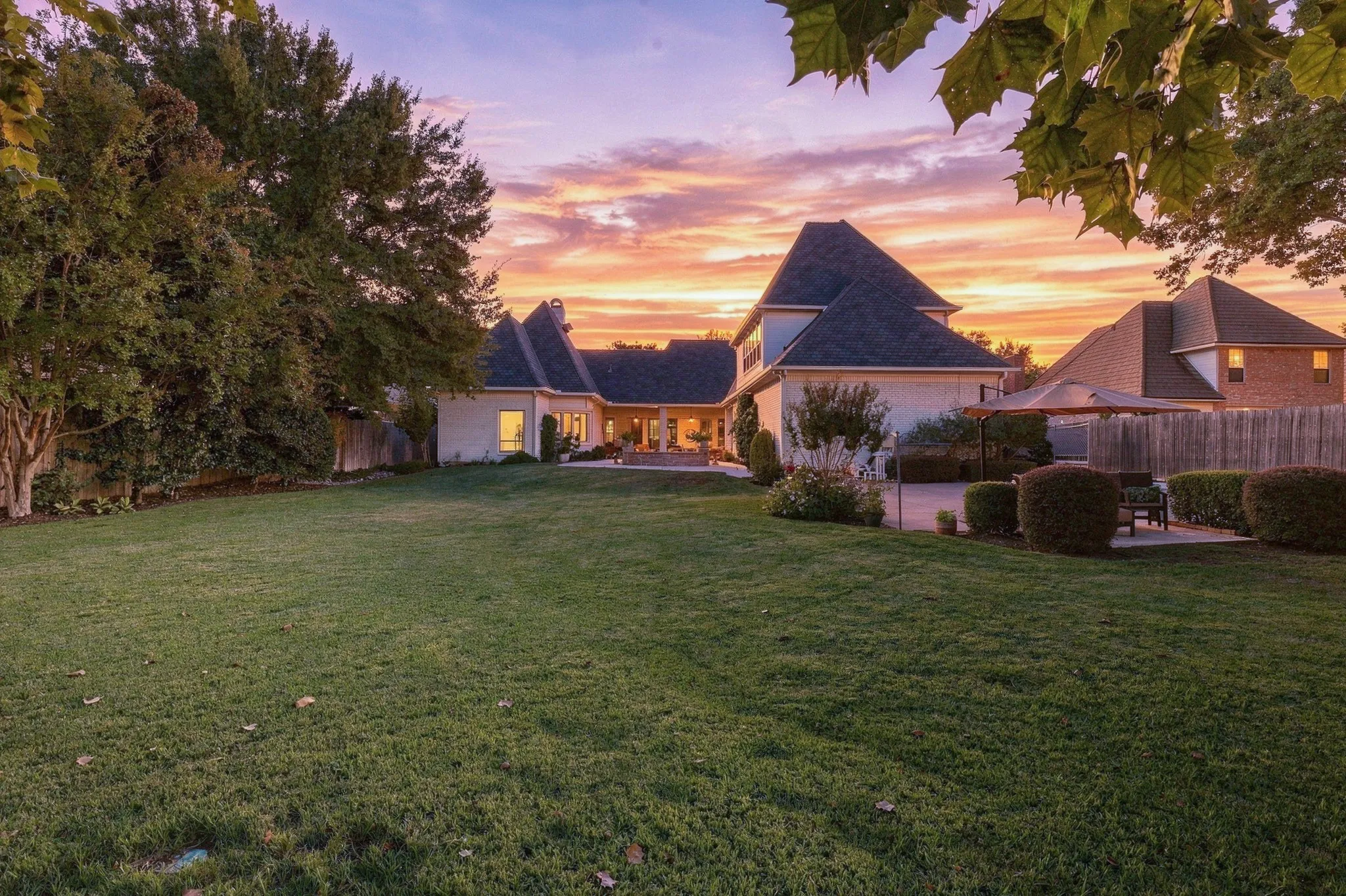 Single Family Residence For Sale in Tarrant County , 2711 Meadowview Drive, Colleyville, Texas 76034, 4 Bedroom, 5 Bathroom, 3 Garage spaces, 4,411 Sqft, built in 1988, mls#21413190, Real Estate Agent in Colleyville, Homes For Sale in Tarrant county, Homes For Sale in Colleyville, Realtor in Colleyville Texas, Real Estate Brokerage Independent Realty Texas, Luminita Cordes Realtor