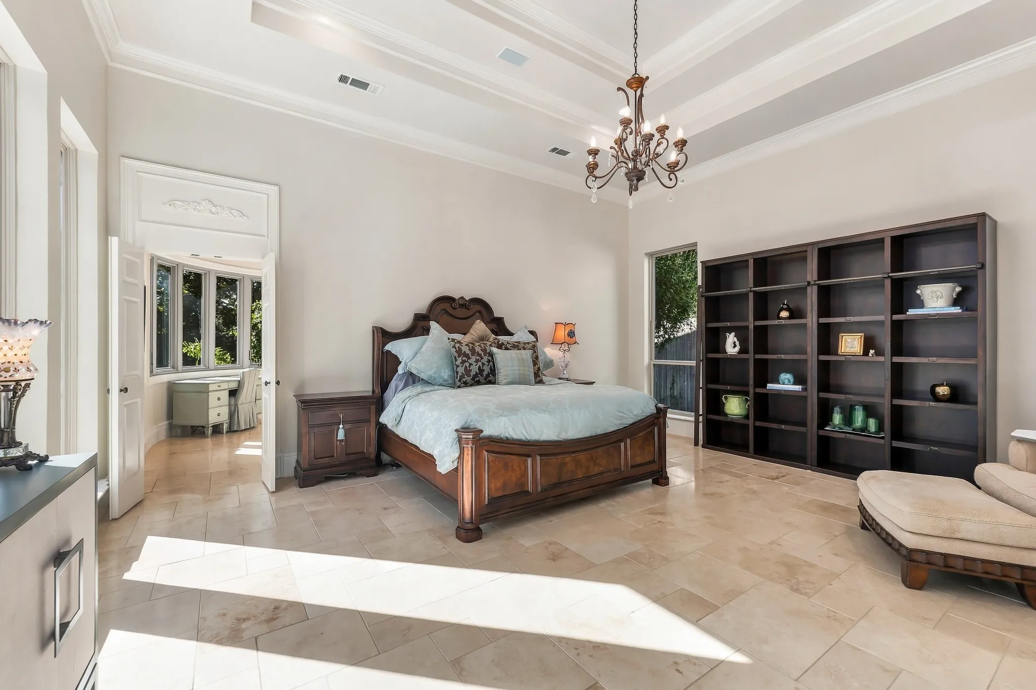 Single Family Residence For Sale in Tarrant County , 2711 Meadowview Drive, Colleyville, Texas 76034, 4 Bedroom, 5 Bathroom, 3 Garage spaces, 4,411 Sqft, built in 1988, mls#21413190, Real Estate Agent in Colleyville, Homes For Sale in Tarrant county, Homes For Sale in Colleyville, Realtor in Colleyville Texas, Real Estate Brokerage Independent Realty Texas, Luminita Cordes Realtor
