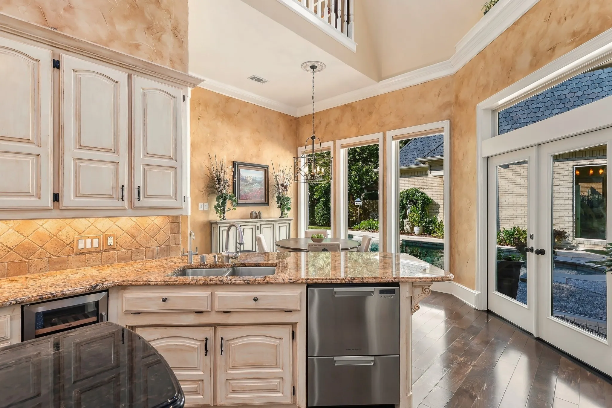 Single Family Residence For Sale in Tarrant County , 2711 Meadowview Drive, Colleyville, Texas 76034, 4 Bedroom, 5 Bathroom, 3 Garage spaces, 4,411 Sqft, built in 1988, mls#21413190, Real Estate Agent in Colleyville, Homes For Sale in Tarrant county, Homes For Sale in Colleyville, Realtor in Colleyville Texas, Real Estate Brokerage Independent Realty Texas, Luminita Cordes Realtor