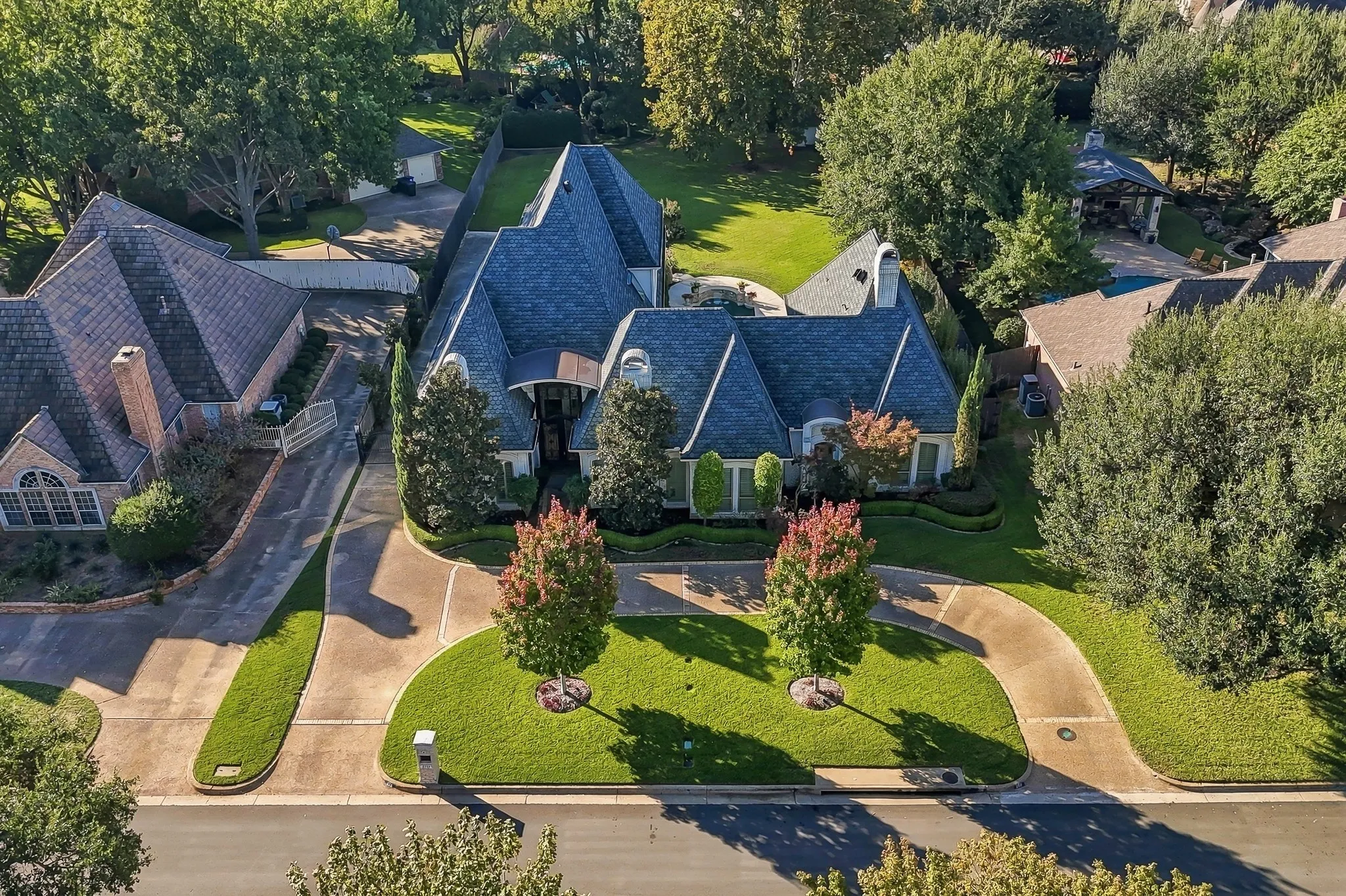 Single Family Residence For Sale in Tarrant County , 2711 Meadowview Drive, Colleyville, Texas 76034, 4 Bedroom, 5 Bathroom, 3 Garage spaces, 4,411 Sqft, built in 1988, mls#21413190, Real Estate Agent in Colleyville, Homes For Sale in Tarrant county, Homes For Sale in Colleyville, Realtor in Colleyville Texas, Real Estate Brokerage Independent Realty Texas, Luminita Cordes Realtor