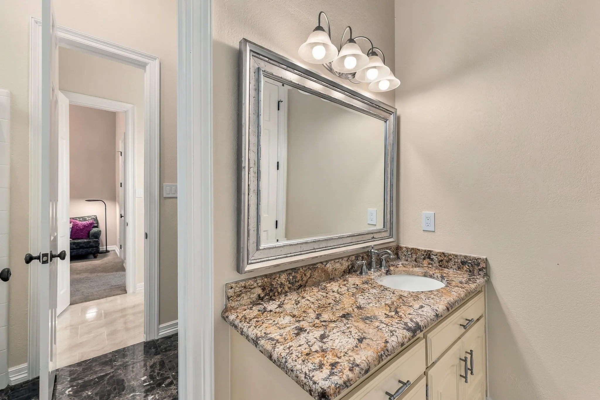 Single Family Residence For Sale in Tarrant County , 2711 Meadowview Drive, Colleyville, Texas 76034, 4 Bedroom, 5 Bathroom, 3 Garage spaces, 4,411 Sqft, built in 1988, mls#21413190, Real Estate Agent in Colleyville, Homes For Sale in Tarrant county, Homes For Sale in Colleyville, Realtor in Colleyville Texas, Real Estate Brokerage Independent Realty Texas, Luminita Cordes Realtor